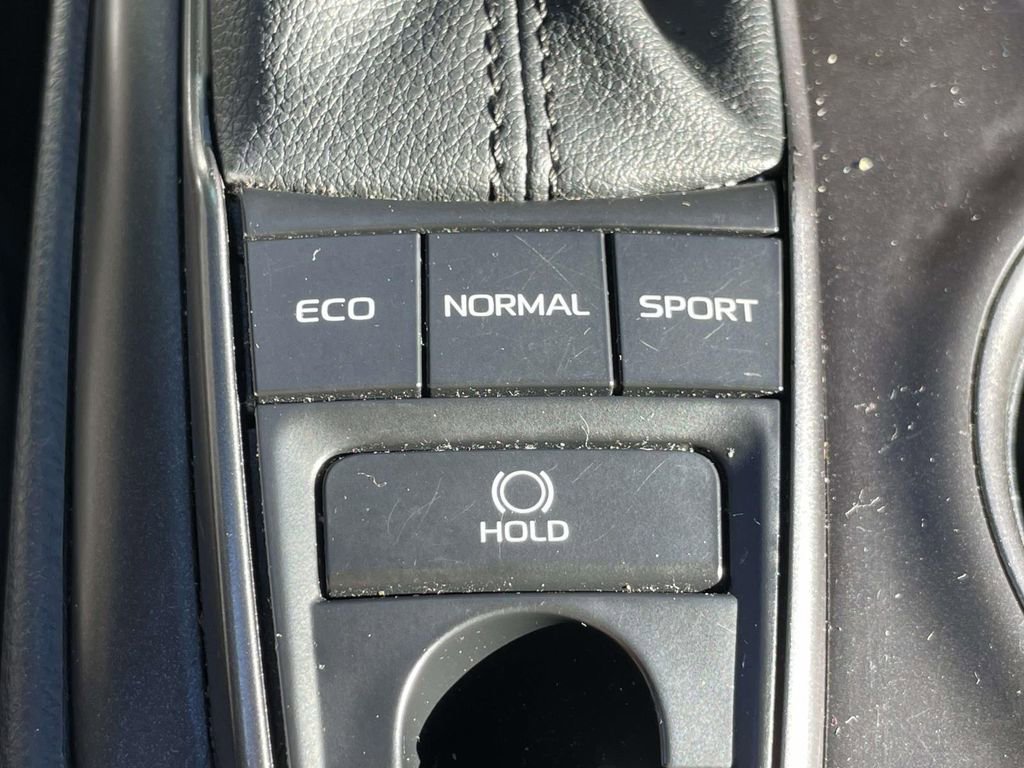 Used 2024 Toyota Camry SE image 29