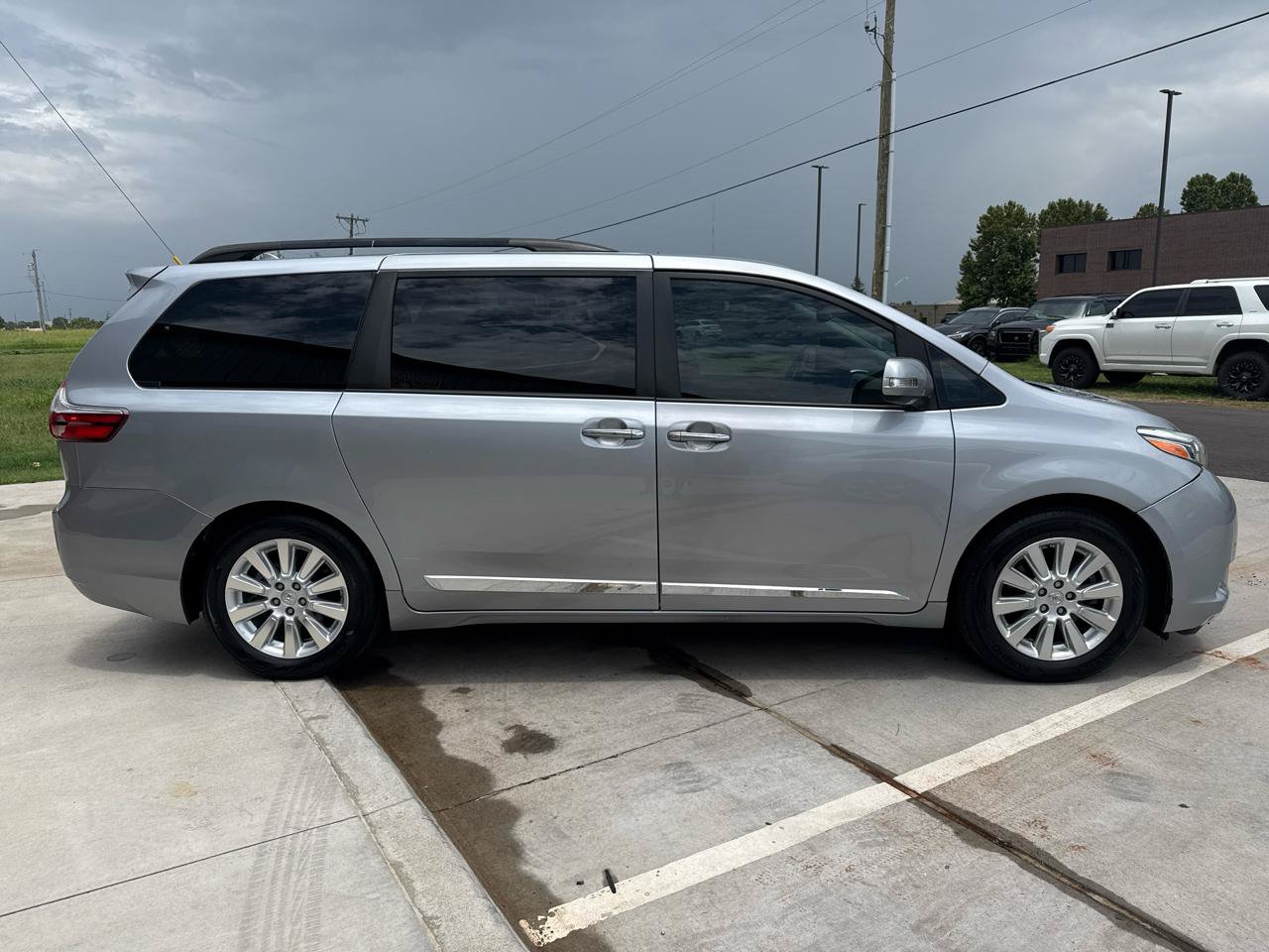 Used 2016 Toyota Sienna Limited Premium FWD image 9