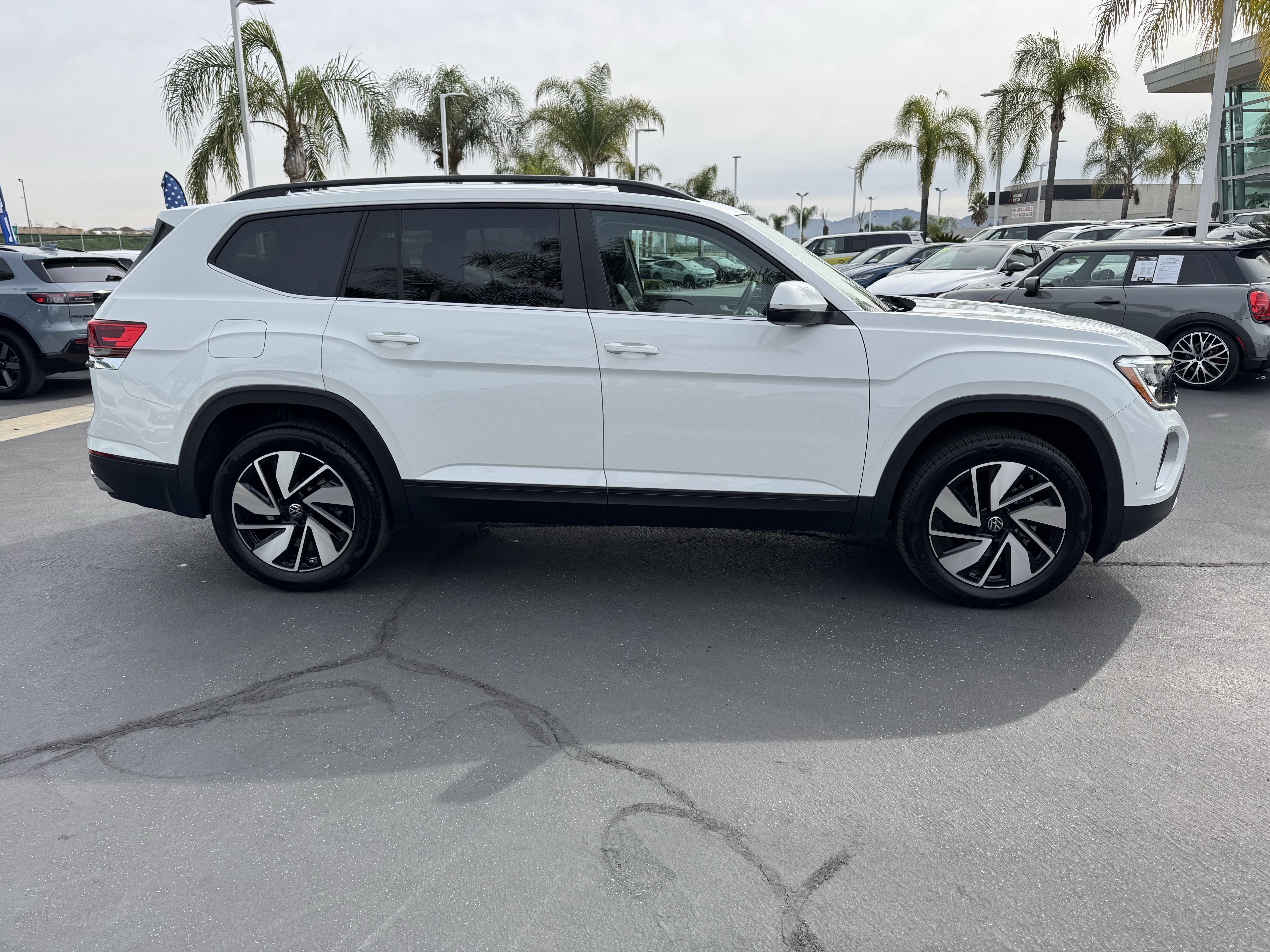 Used 2024 Volkswagen Atlas SE image 11