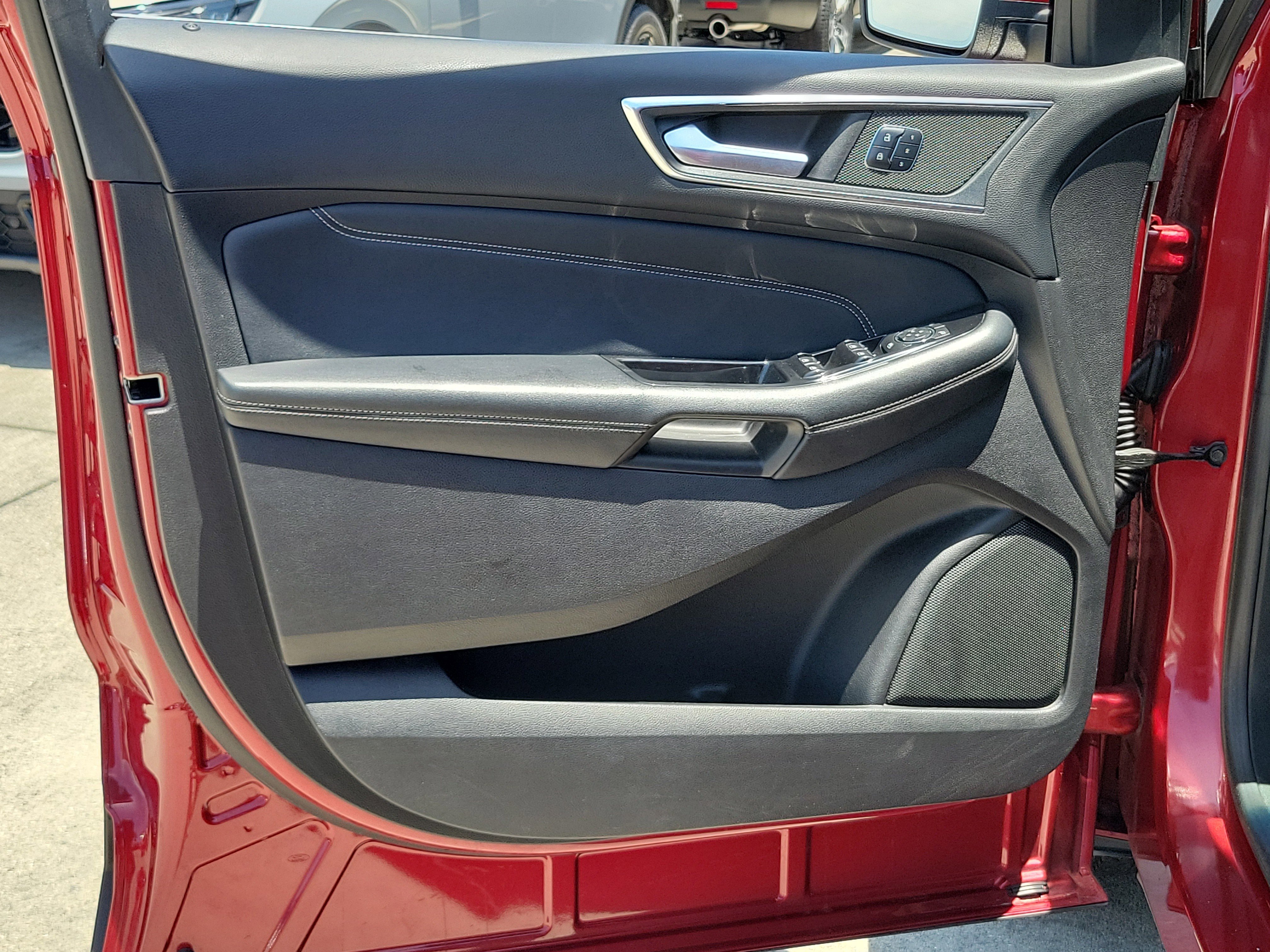 Used 2017 Ford Edge Titanium w/ Equipment Group 302A AWD/4WD image 24