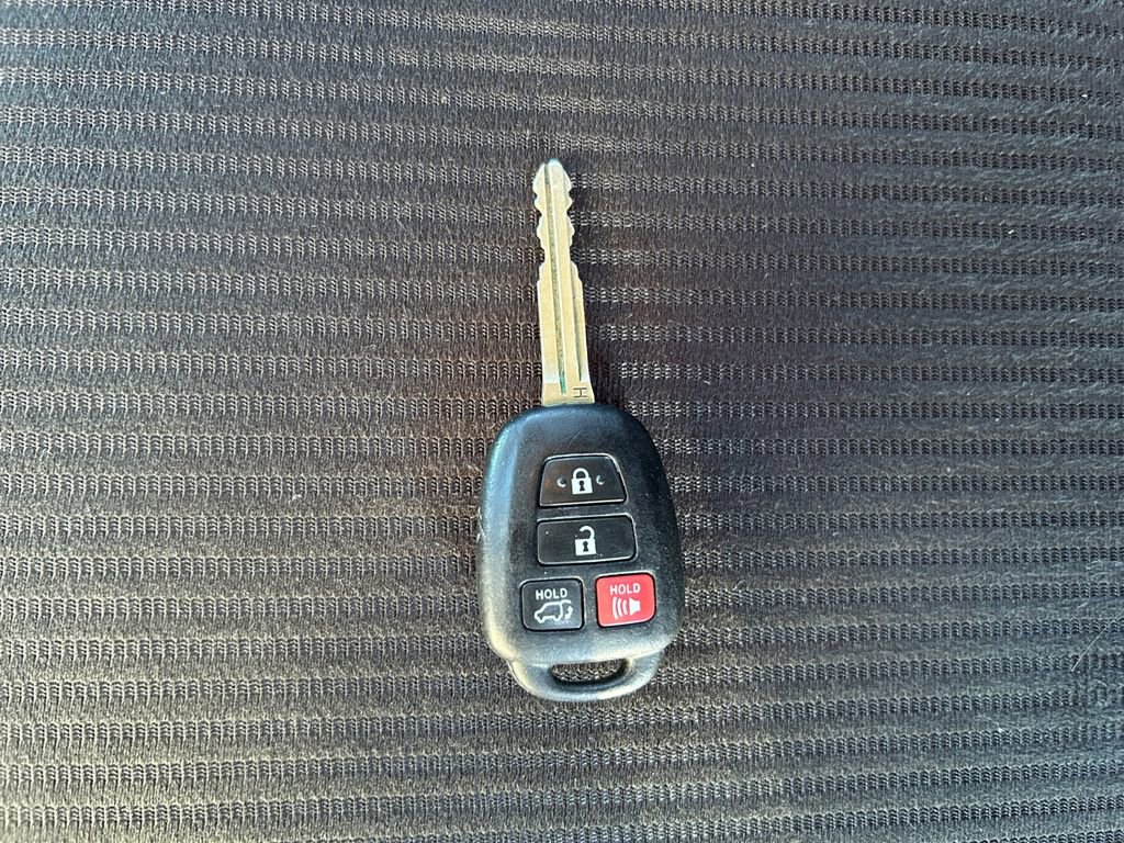 Used 2015 Toyota RAV4 XLE image 33