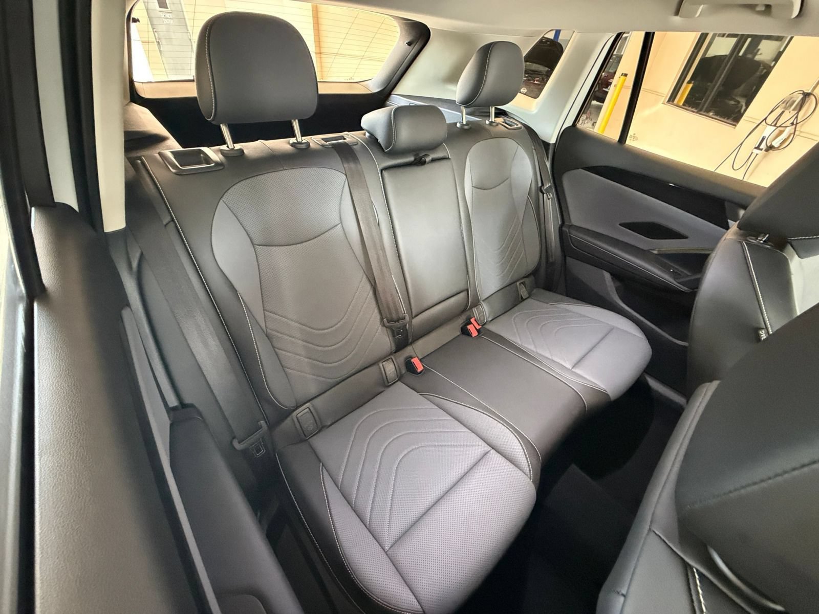 Used 2026 Volkswagen Tiguan SE FWD image 33