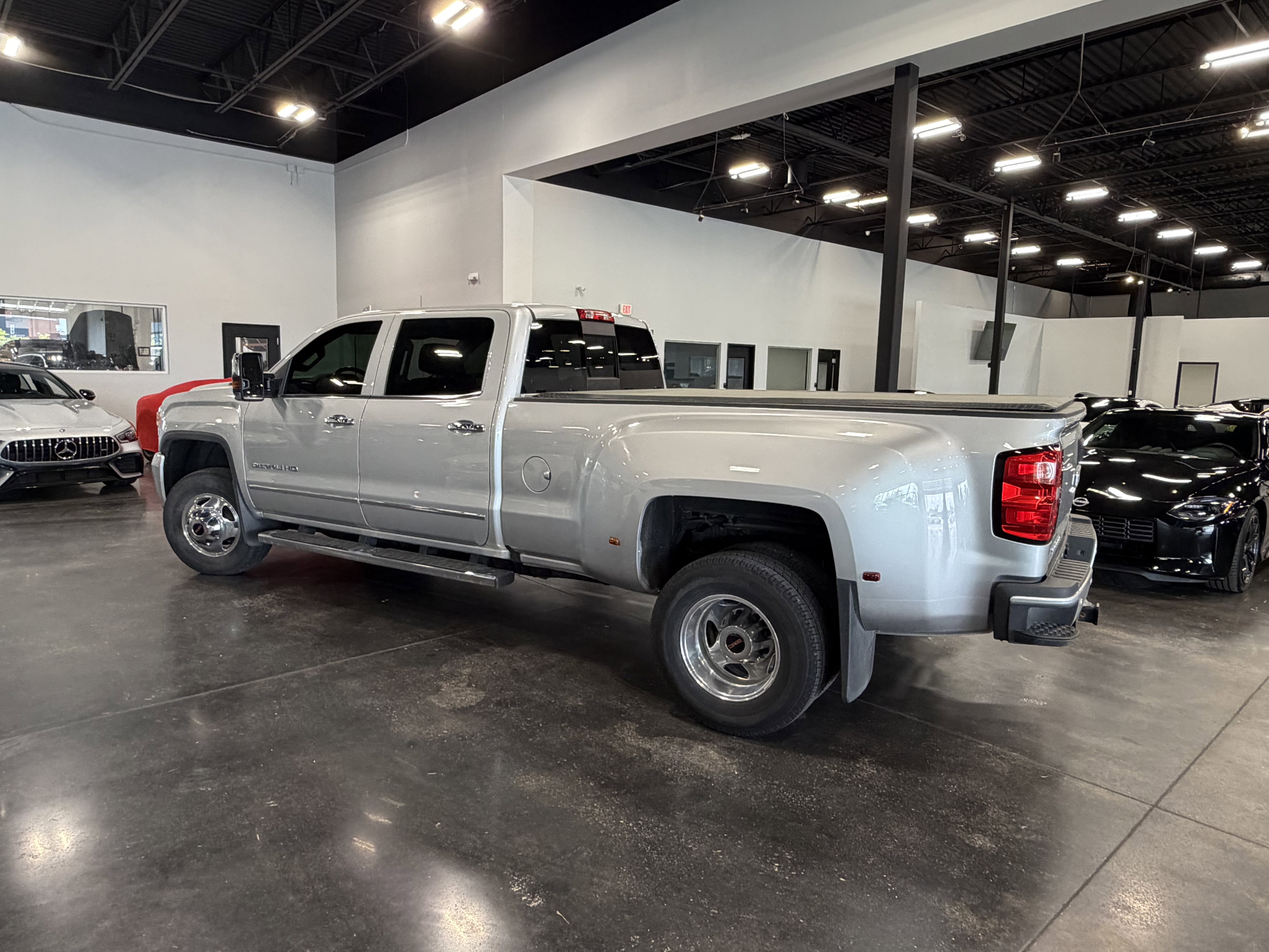 Used 2018 GMC Sierra 3500 Denali w/ Duramax Plus Package AWD/4WD image 6