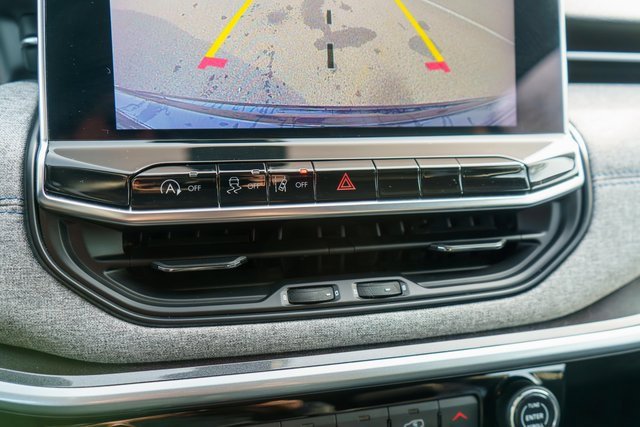 Used 2022 Jeep Compass Latitude w/ Convenience Group image 28