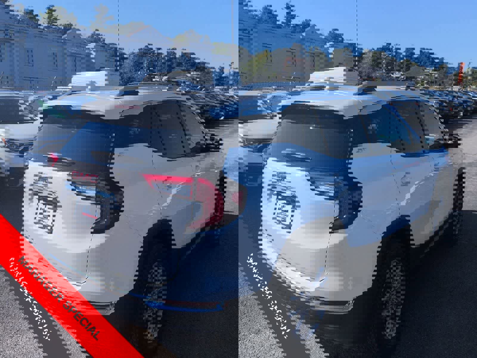 Used 2023 GMC Terrain SLT image 8