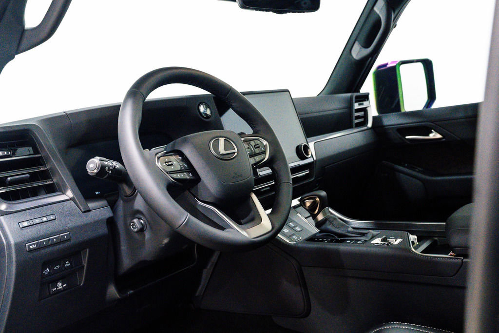 Used 2026 Lexus GX 550 AWD/4WD image 6