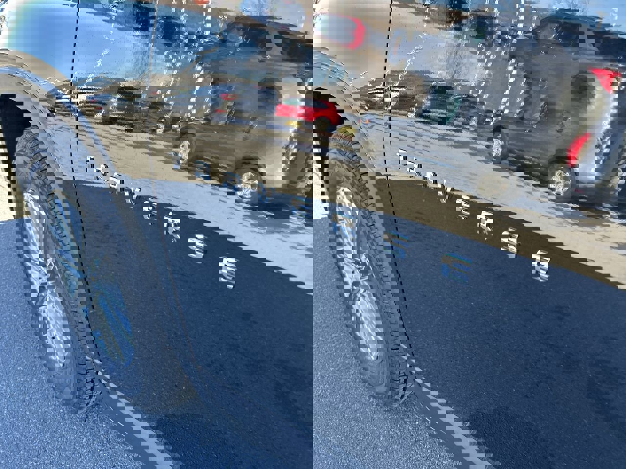 Used 2023 Chevrolet Traverse LT image 12