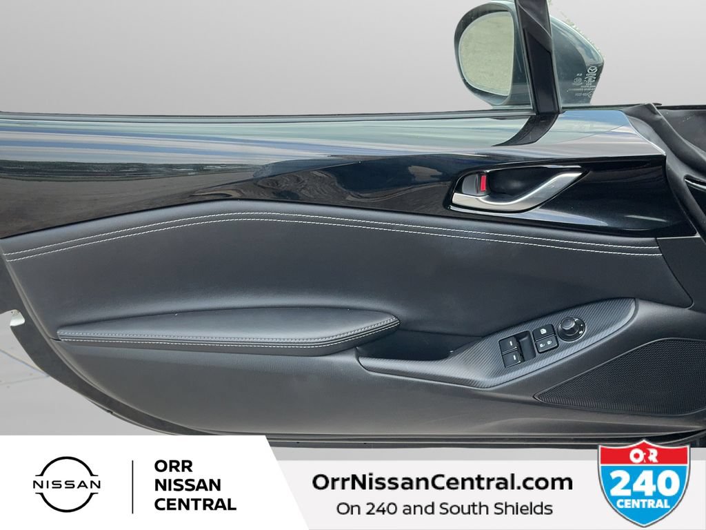 Used 2025 MAZDA MX-5 Miata RF Grand Touring RWD image 12