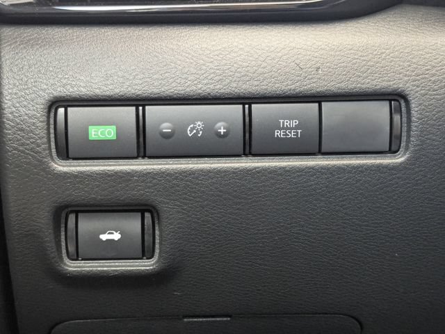 Used 2025 Nissan Sentra SR w/ SR Premium Package FWD image 34