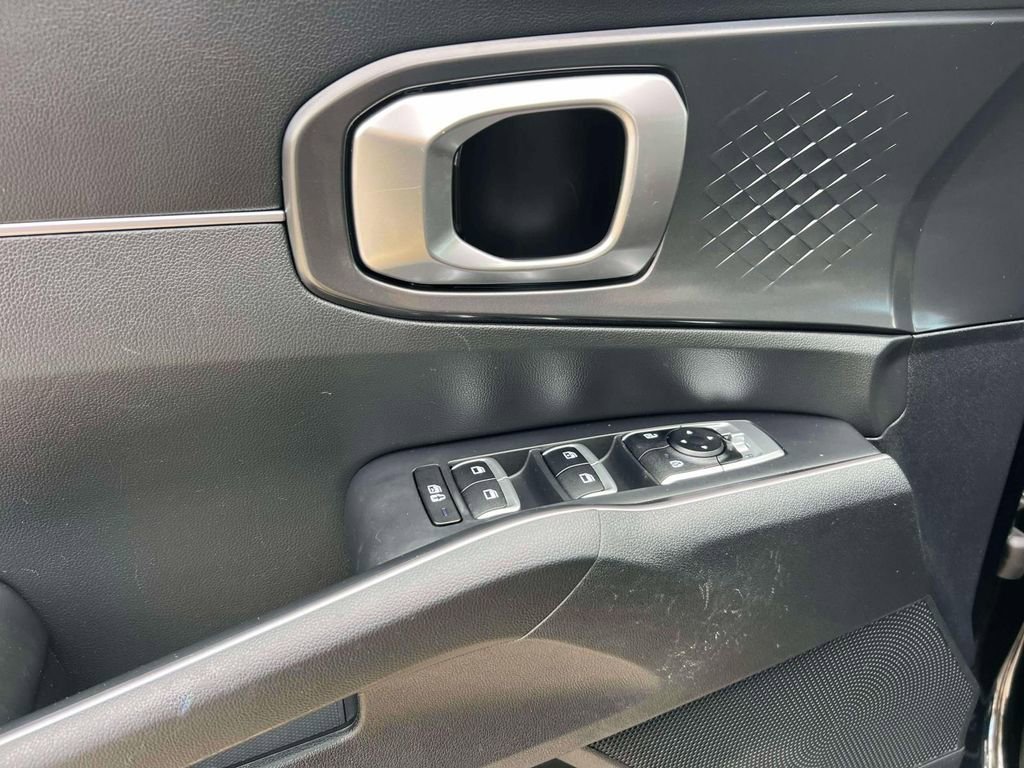 Used 2023 Kia Sorento LX image 15