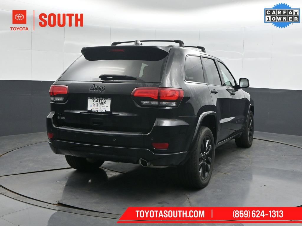 Used 2022 Jeep Grand Cherokee Laredo X image 2