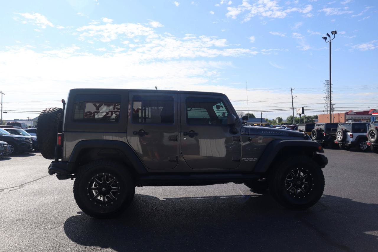 Used 2017 Jeep Wrangler Unlimited Rubicon w/ Cold Weather Group AWD/4WD image 9