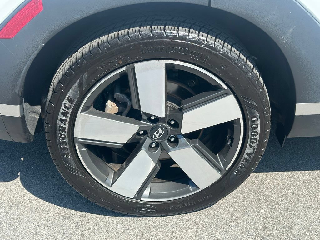 Certified 2024 Hyundai Santa Fe Limited AWD/4WD image 9