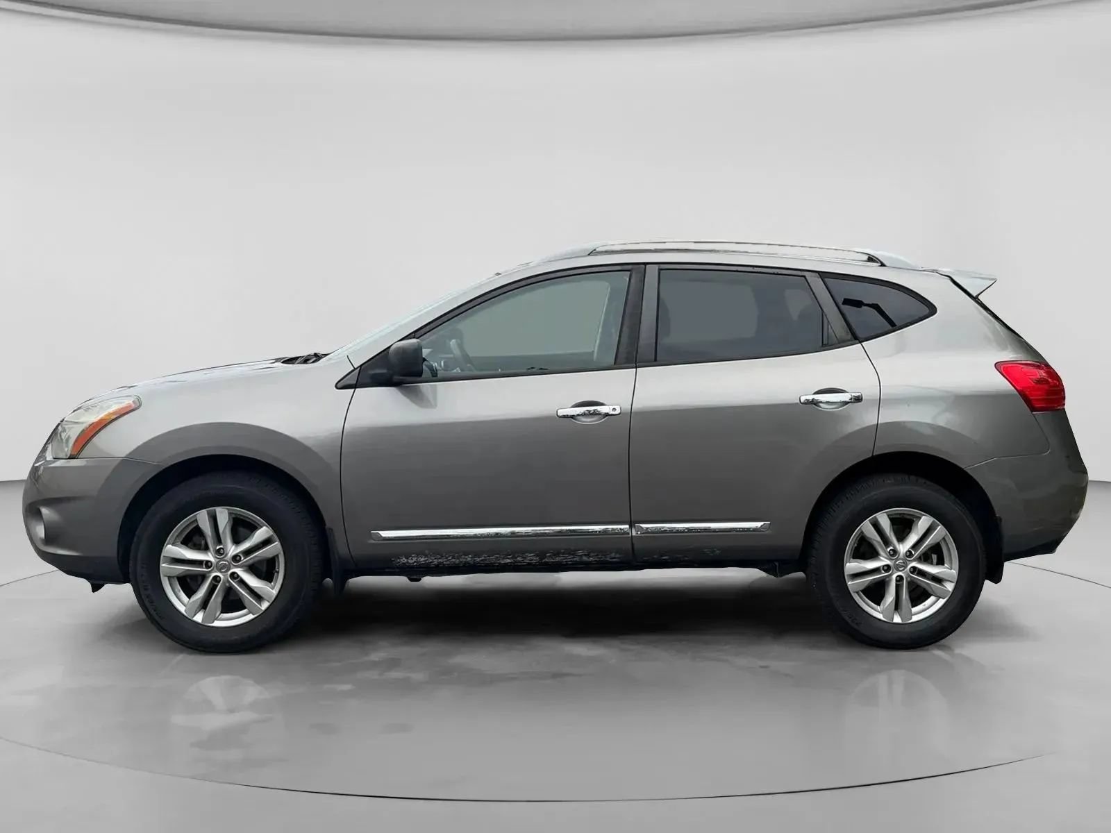 Used 2015 Nissan Rogue S w/ Convenience Package FWD image 2