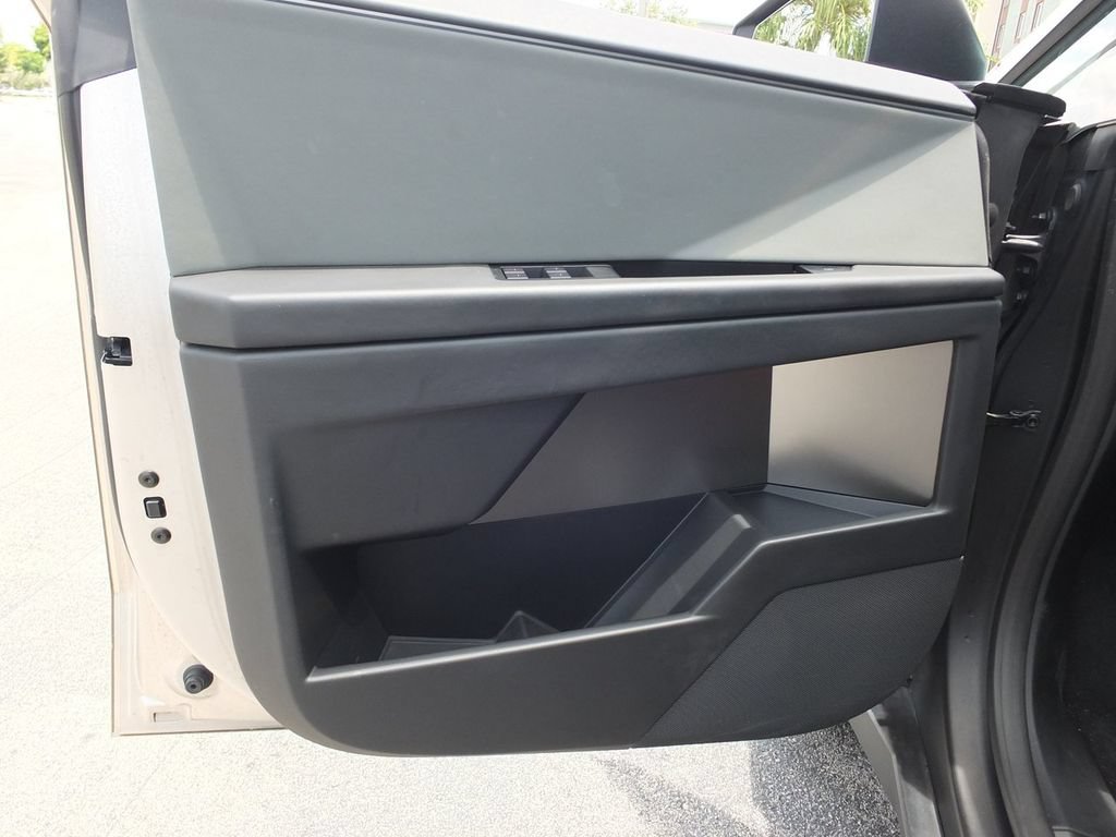 Used 2025 Tesla Cybertruck AWD Crew Cab image 26