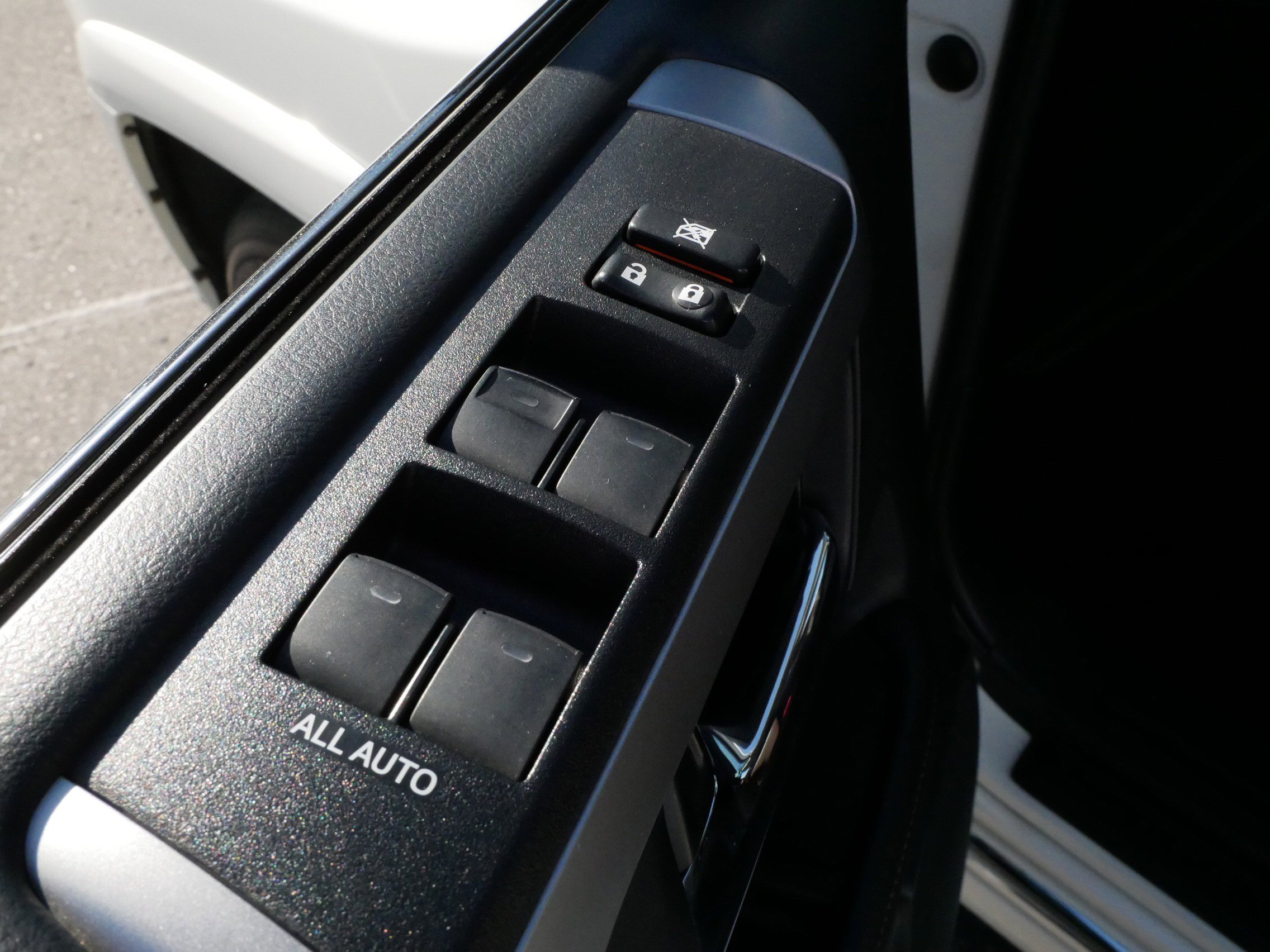 Used 2018 Toyota 4Runner Limited AWD/4WD image 19