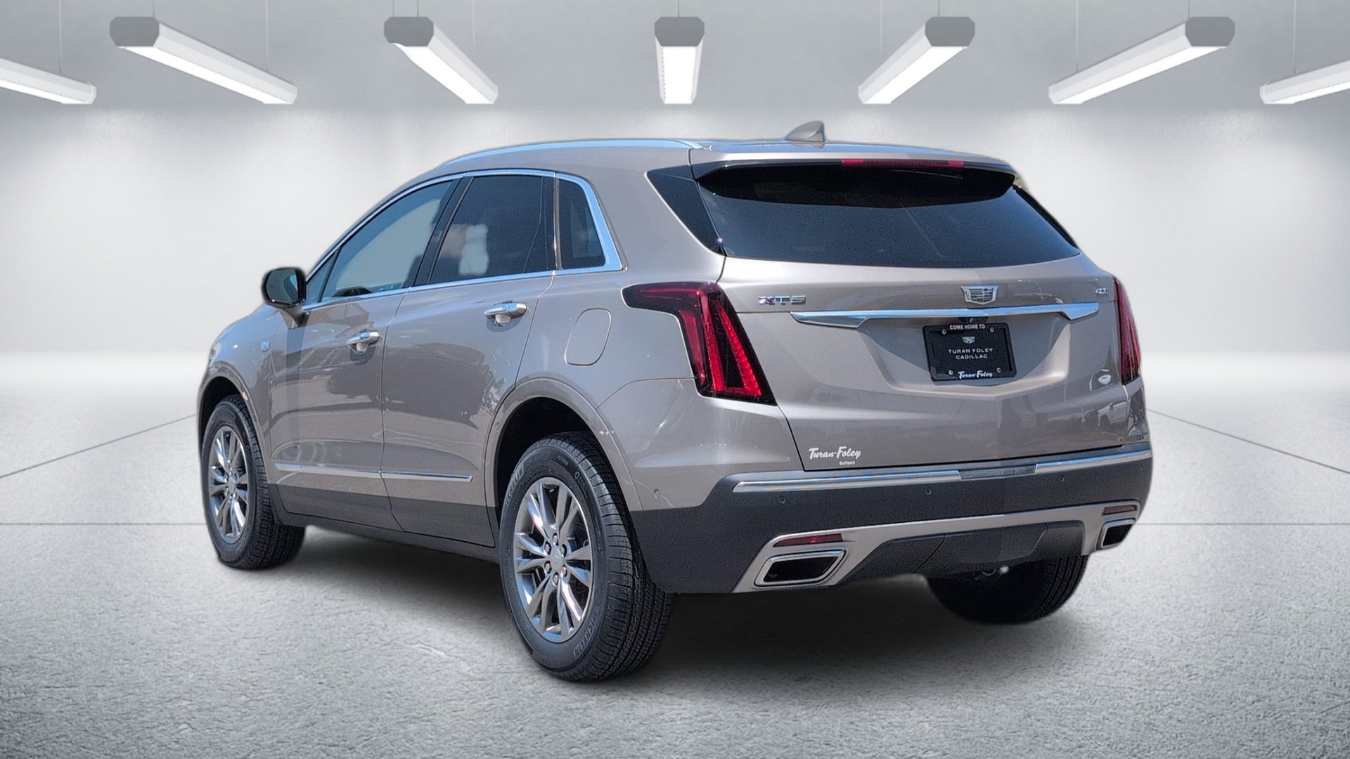 Certified 2023 Cadillac XT5 Premium Luxury w/ Technology Package FWD image 3