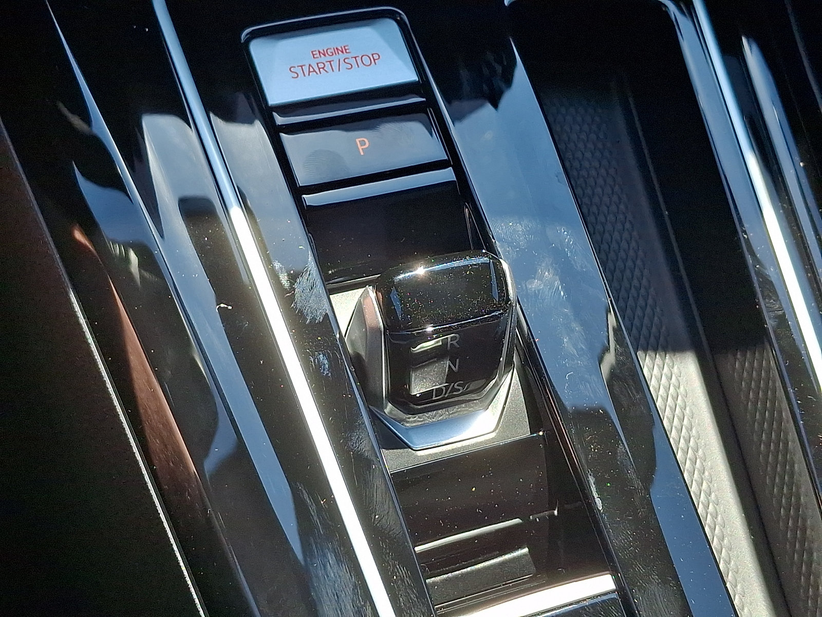 New 2026 Volkswagen GTI SE FWD image 8