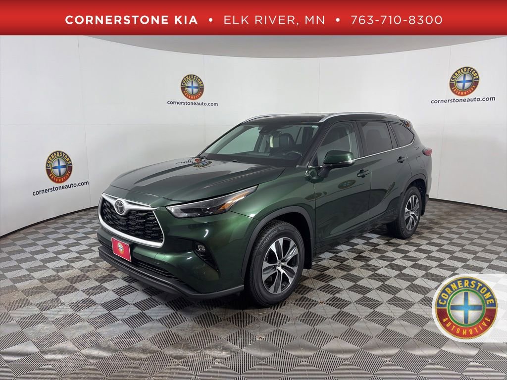 Used 2023 Toyota Highlander XLE image 1