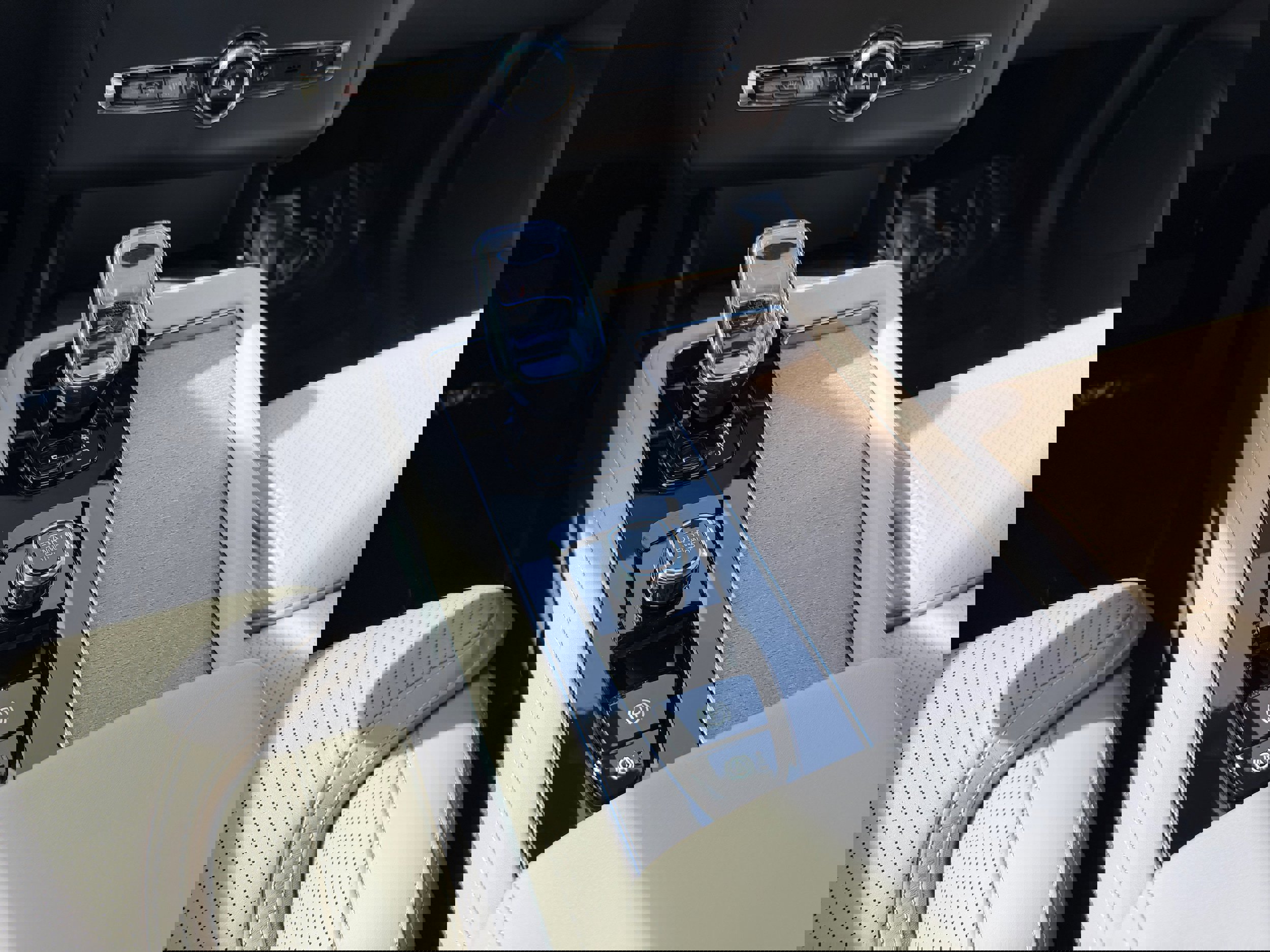 New 2026 Volvo XC90 T8 Ultra w/ Lounge Package image 13