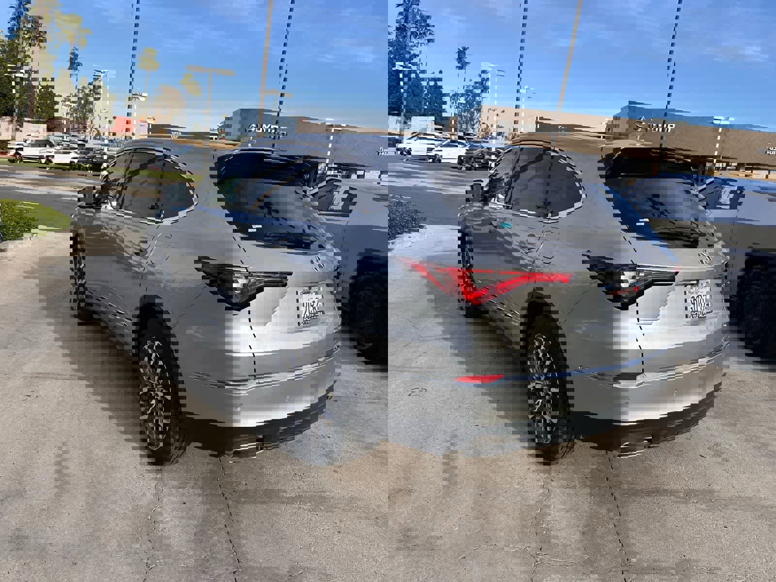 Certified 2023 Acura MDX SH-AWD w/ Technology Package image 3