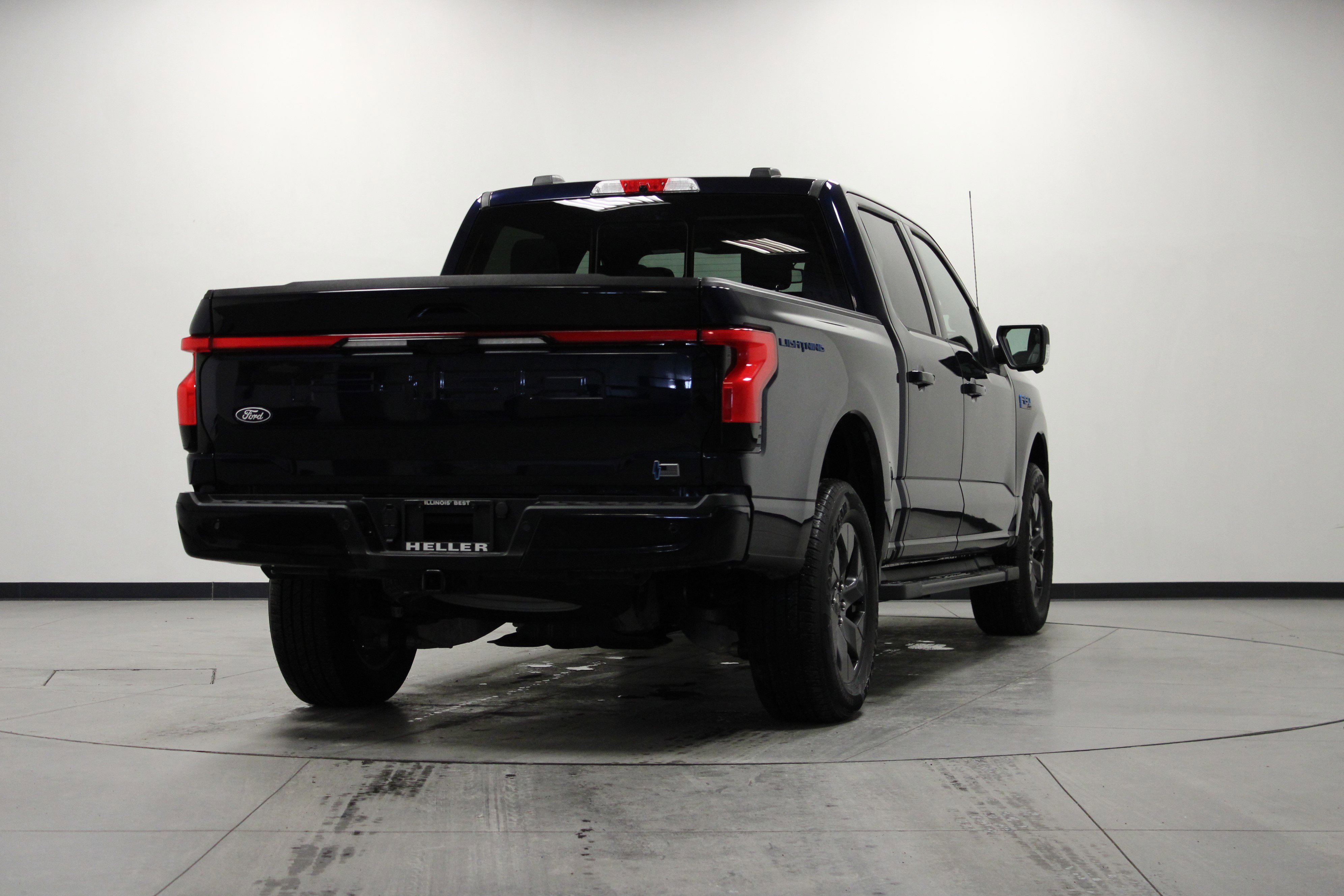 Used 2024 Ford F150 Lightning Lariat image 4