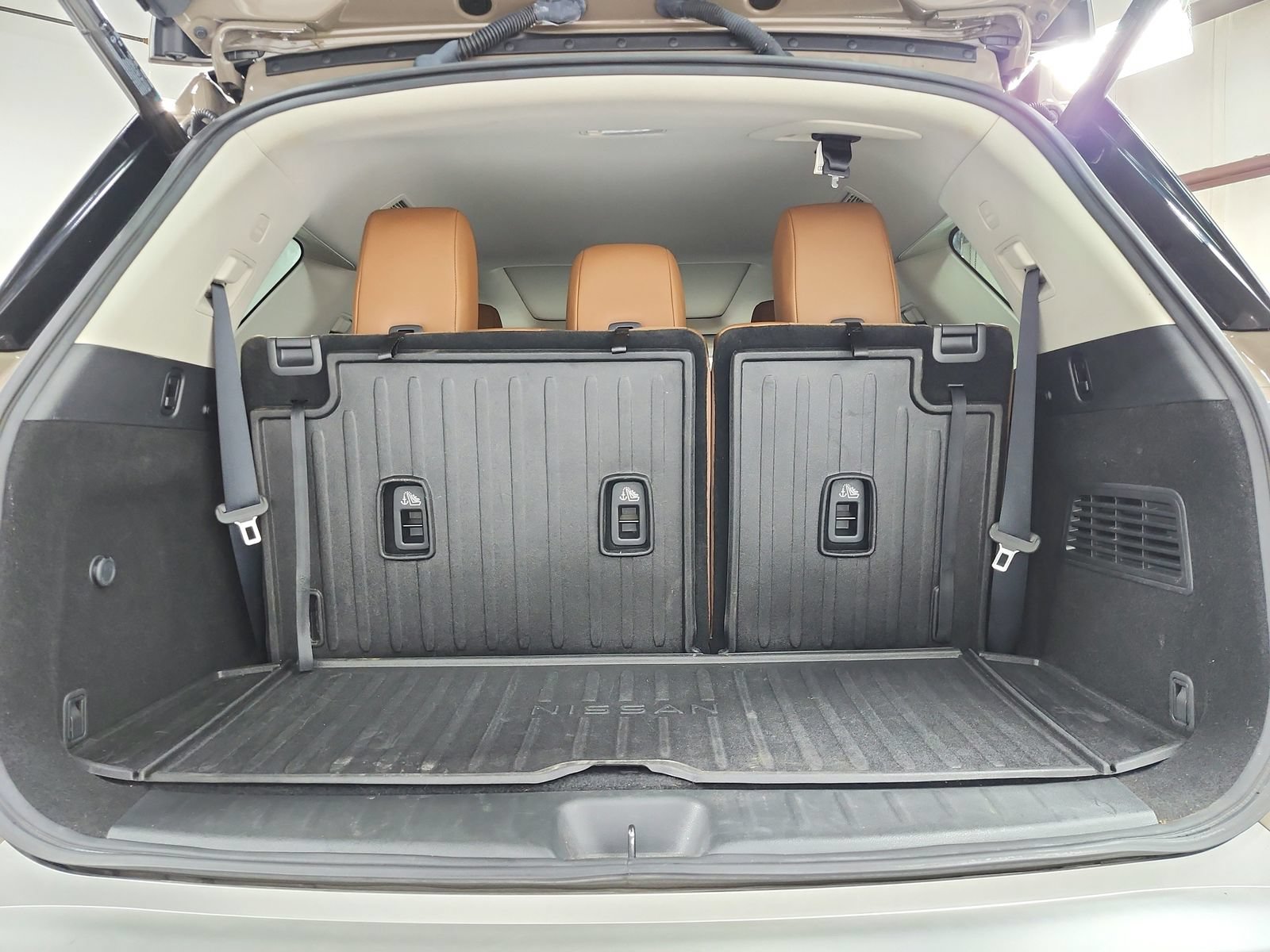 Used 2023 Nissan Pathfinder Platinum w/ Cargo Package AWD/4WD image 48