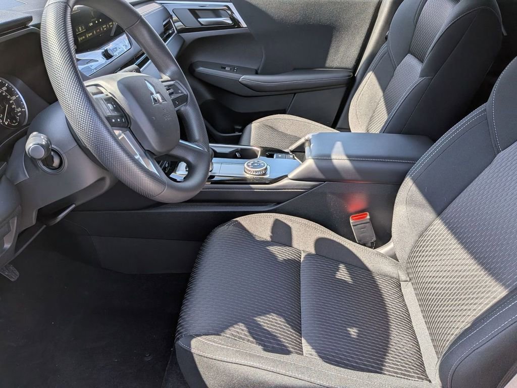New 2026 Mitsubishi Outlander ES image 12