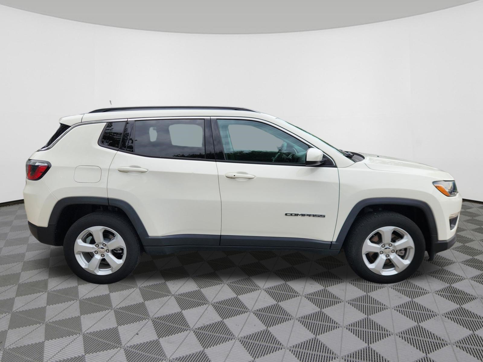 Used 2019 Jeep Compass Latitude AWD/4WD image 6