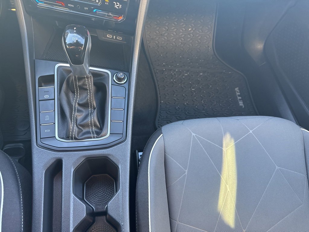 Certified 2025 Volkswagen Jetta Sport image 18