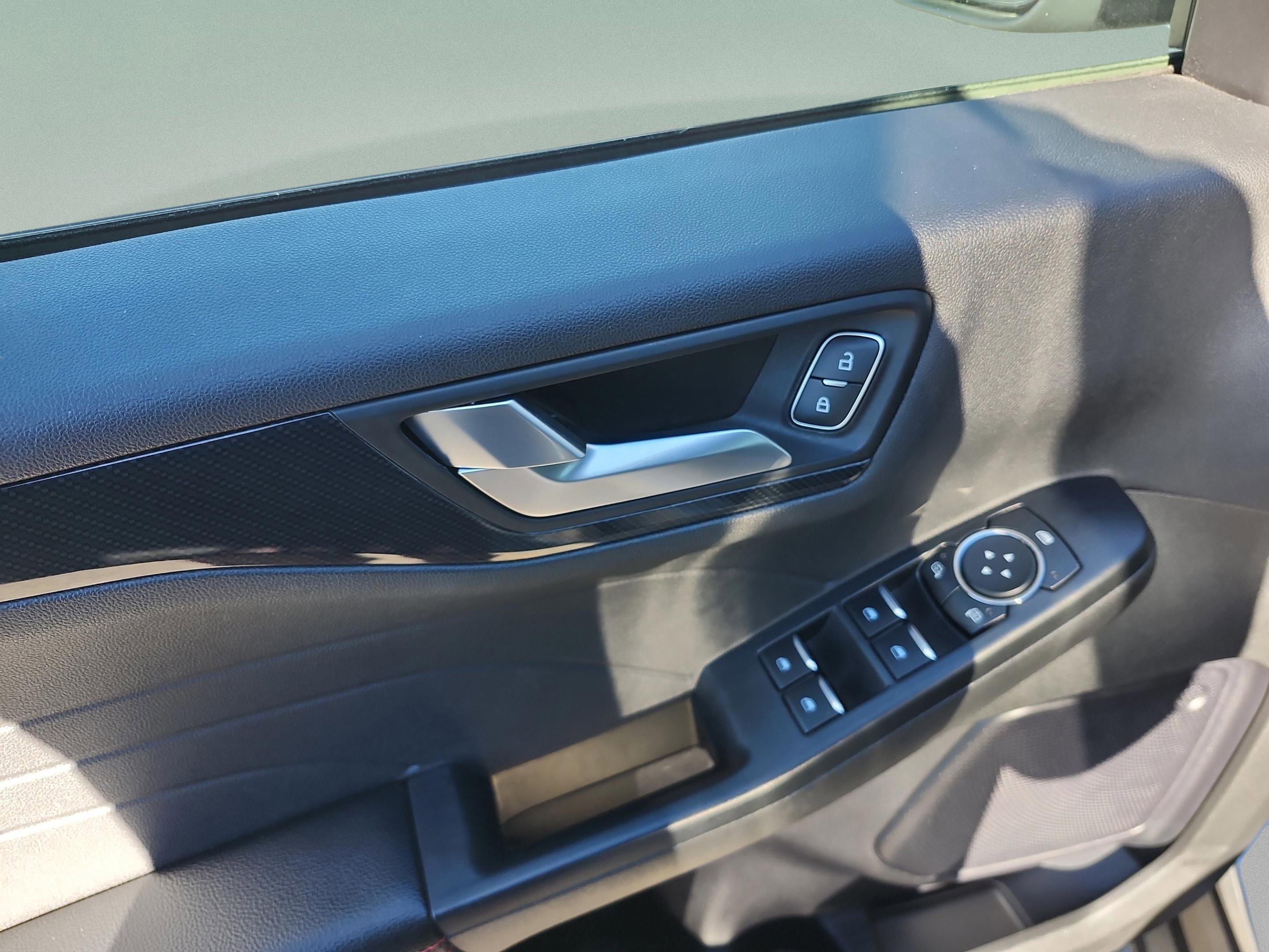 Used 2024 Ford Escape ST-Line image 18