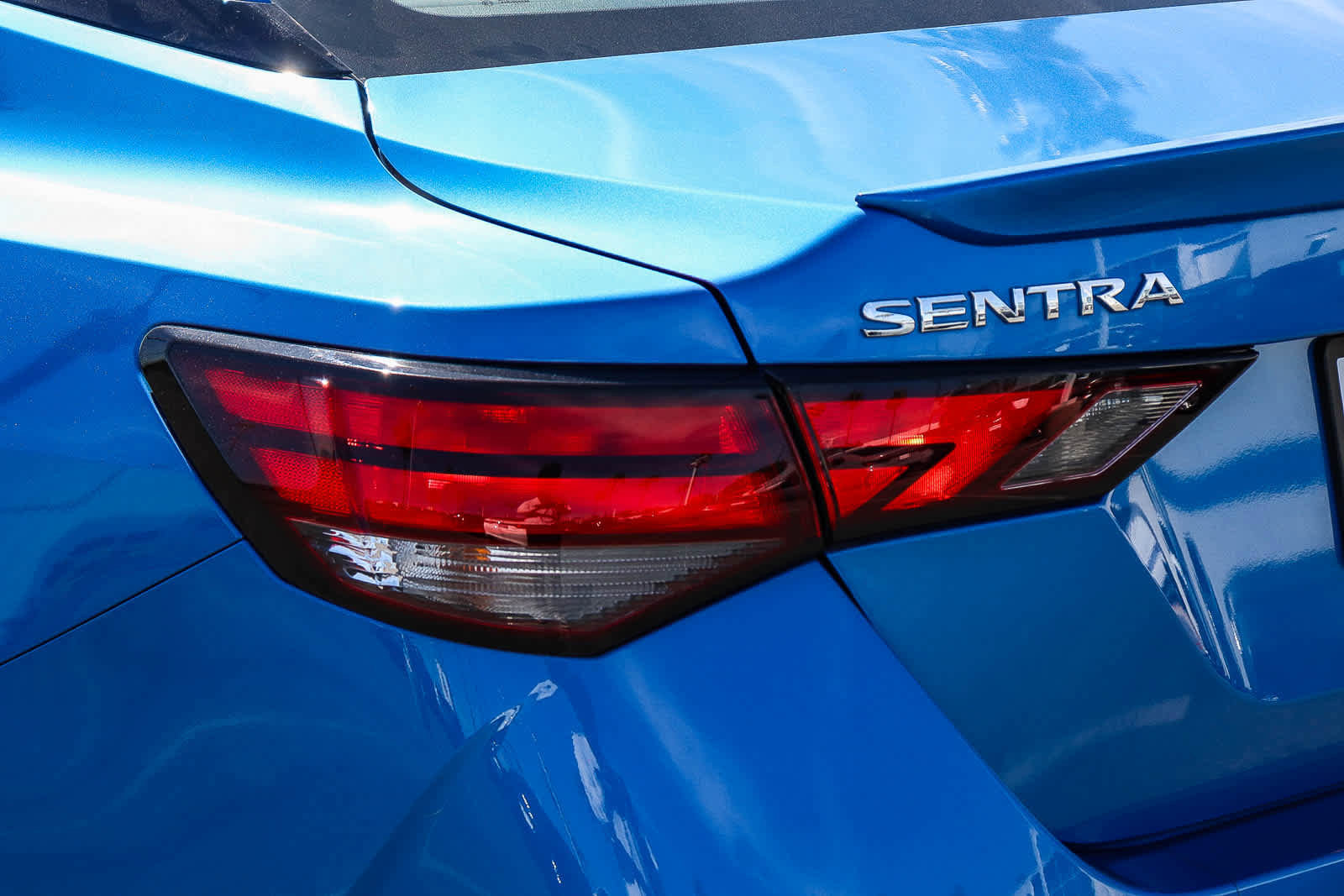 Used 2021 Nissan Sentra SR w/ SR Premium Package image 9