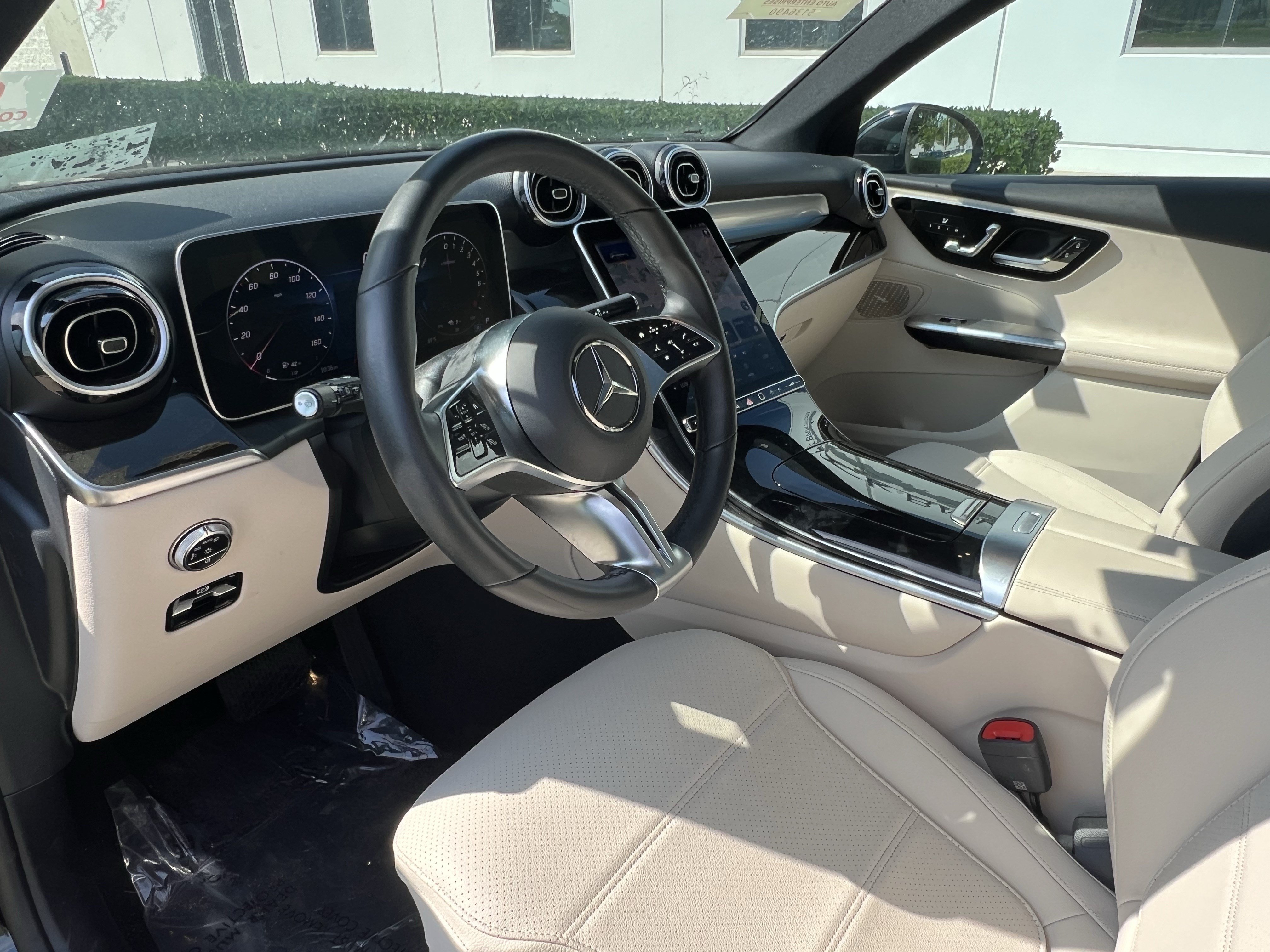 Used 2025 Mercedes-Benz GLC 350e 4MATIC image 17
