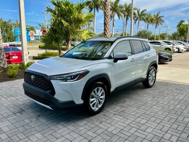 Used 2022 Toyota Corolla Cross LE w/ Moonroof Package FWD image 3