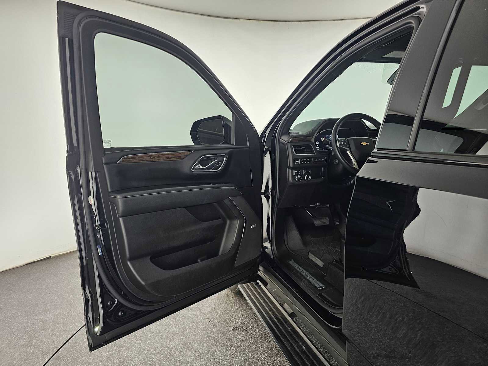 Used 2023 Chevrolet Tahoe Premier w/ Premium Package 2 image 21