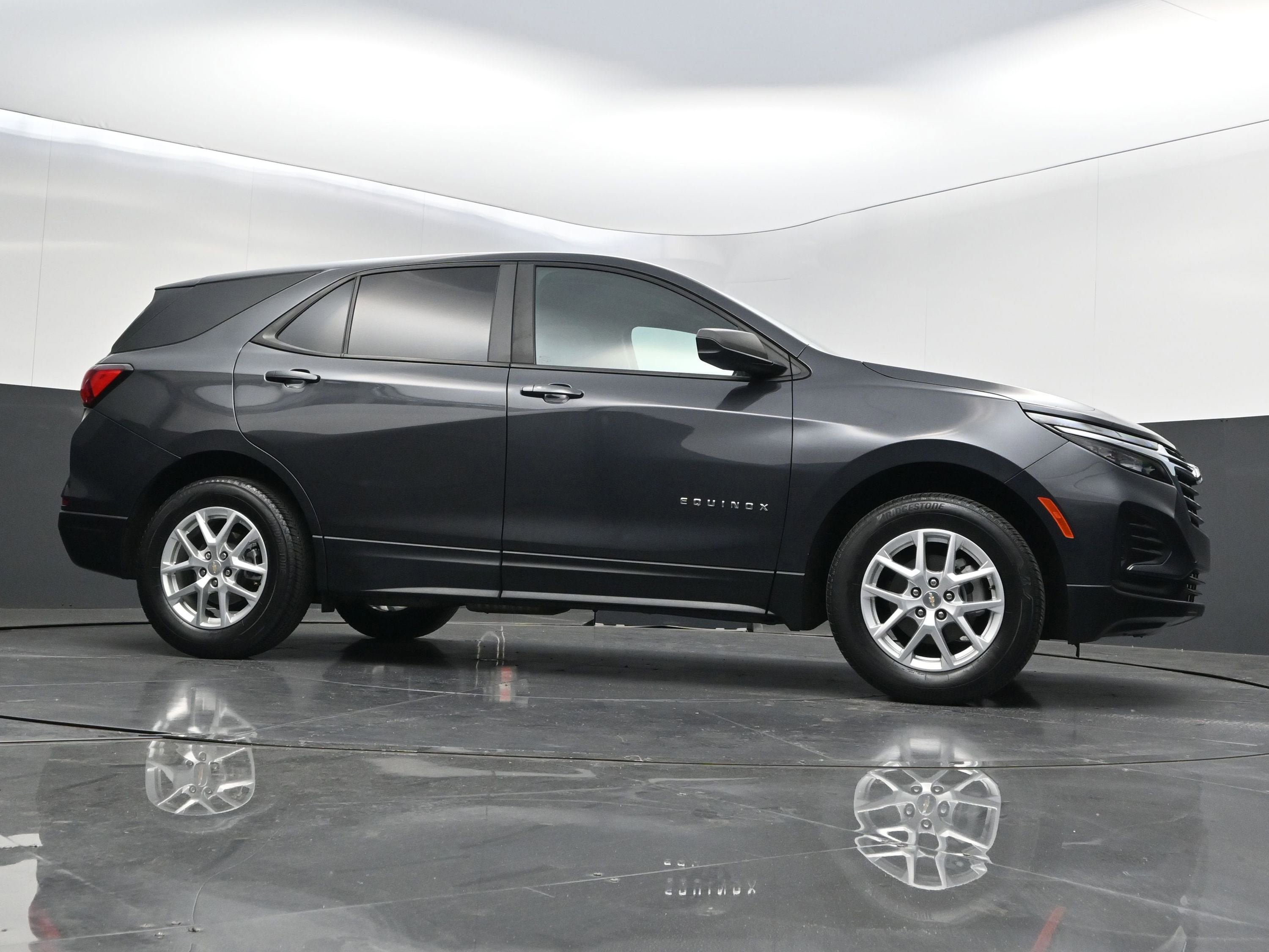 Used 2022 Chevrolet Equinox LS w/ LS Convenience Package AWD/4WD image 41