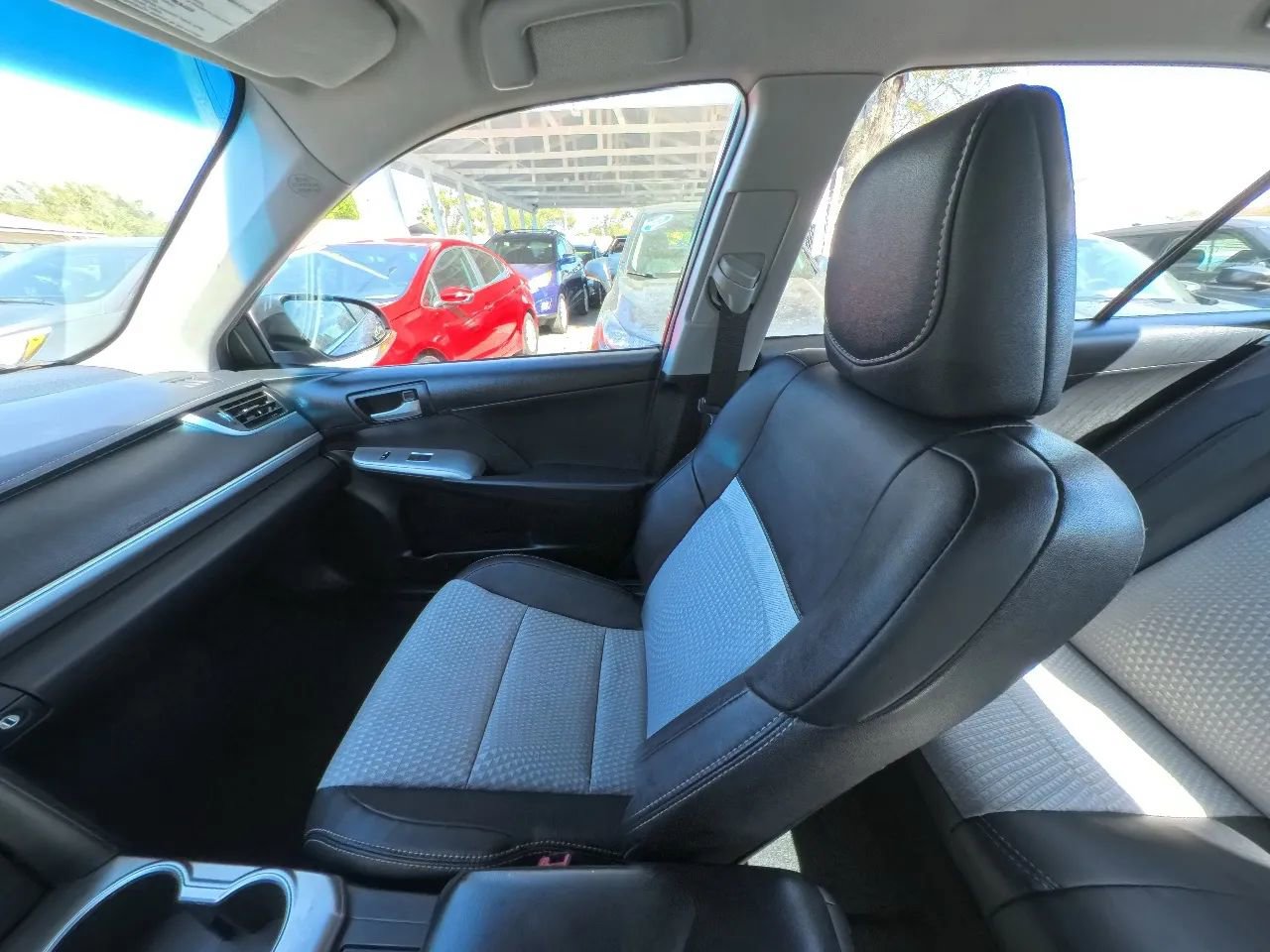 Used 2014 Toyota Camry SE image 24