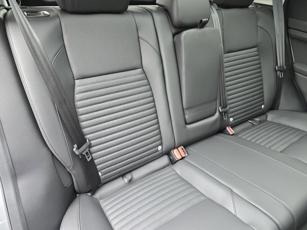 New 2025 Land Rover Discovery Sport S image 21