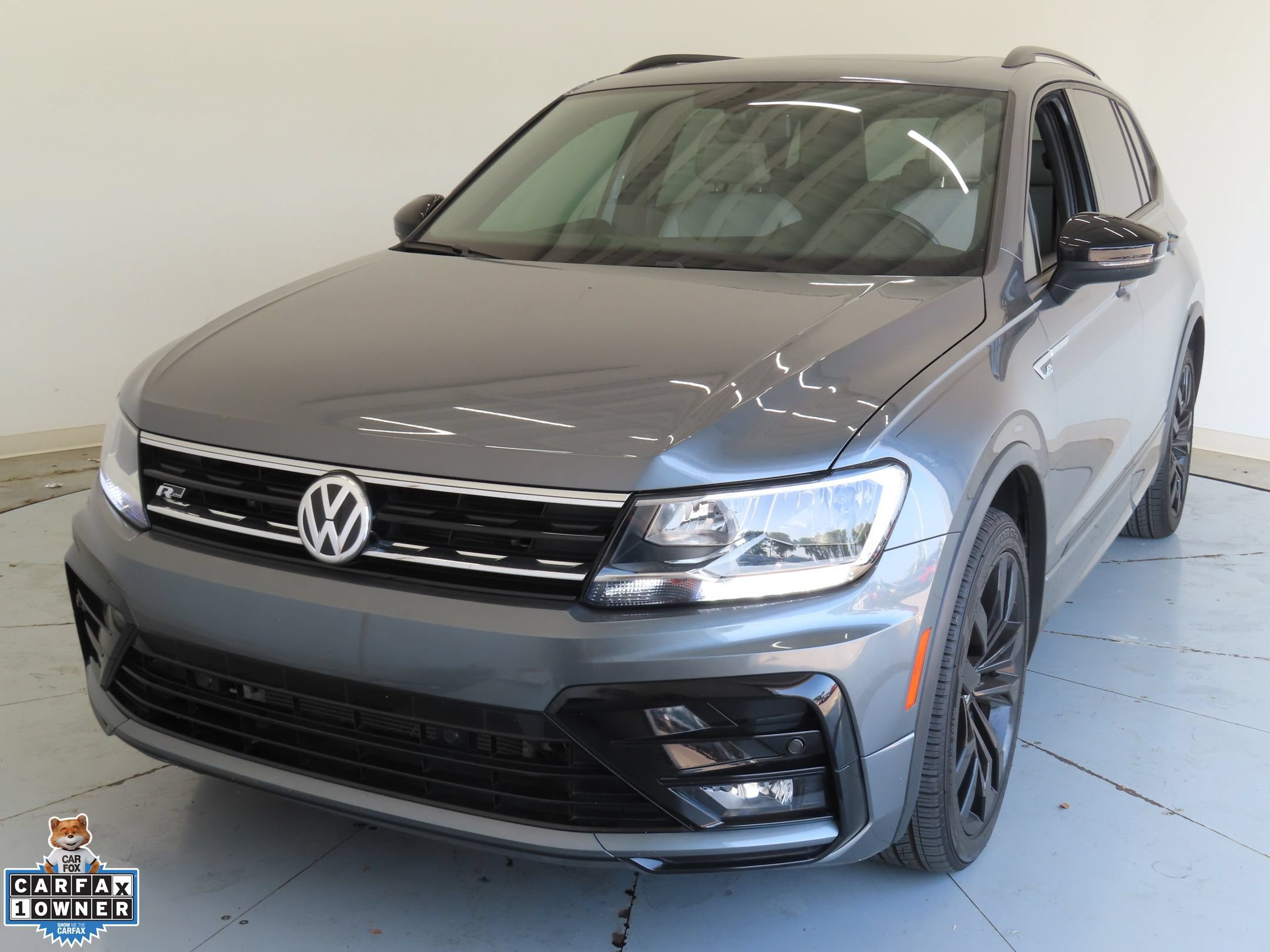 Used 2021 Volkswagen Tiguan SE R-Line FWD image 8