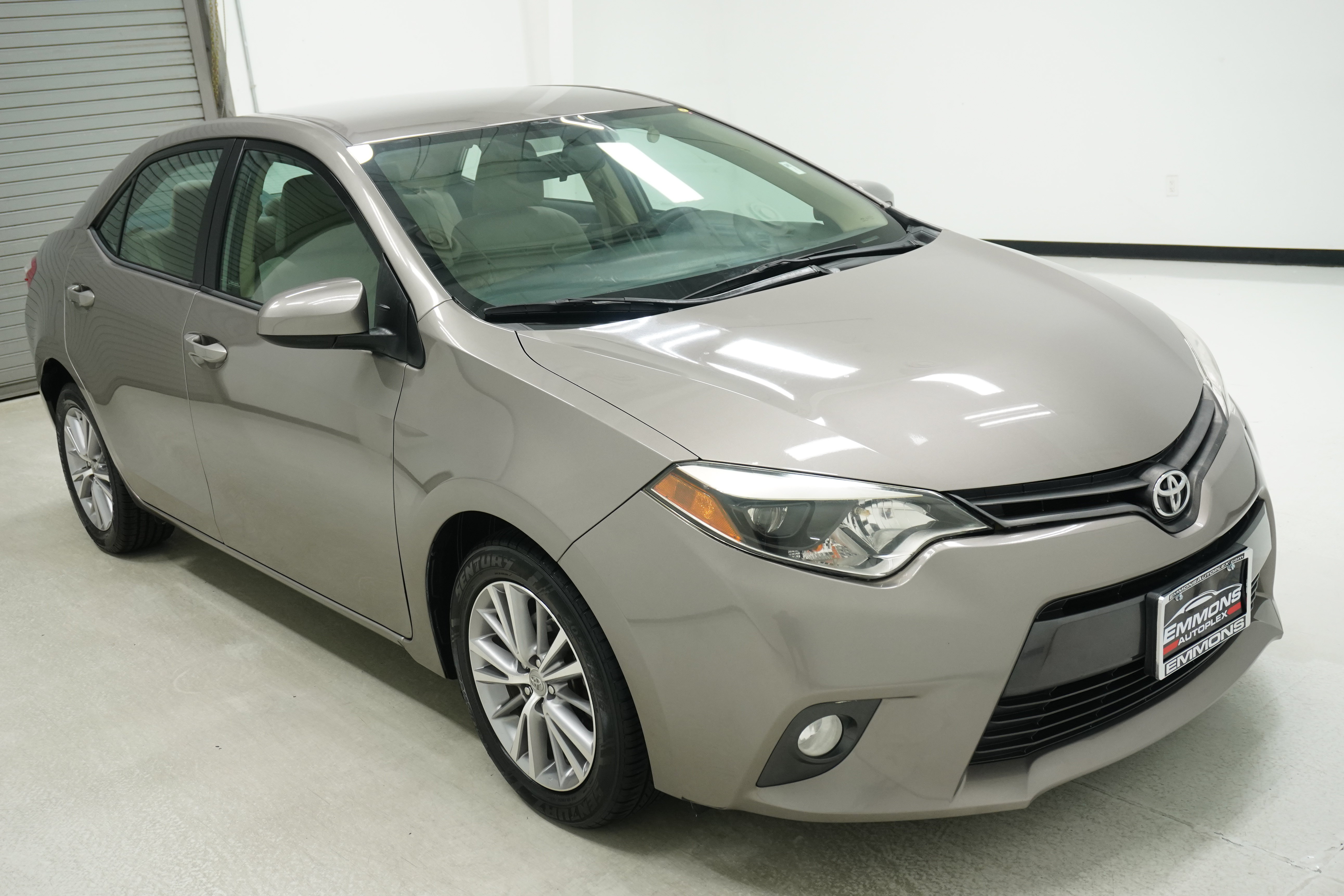 Used 2015 Toyota Corolla LE FWD image 3