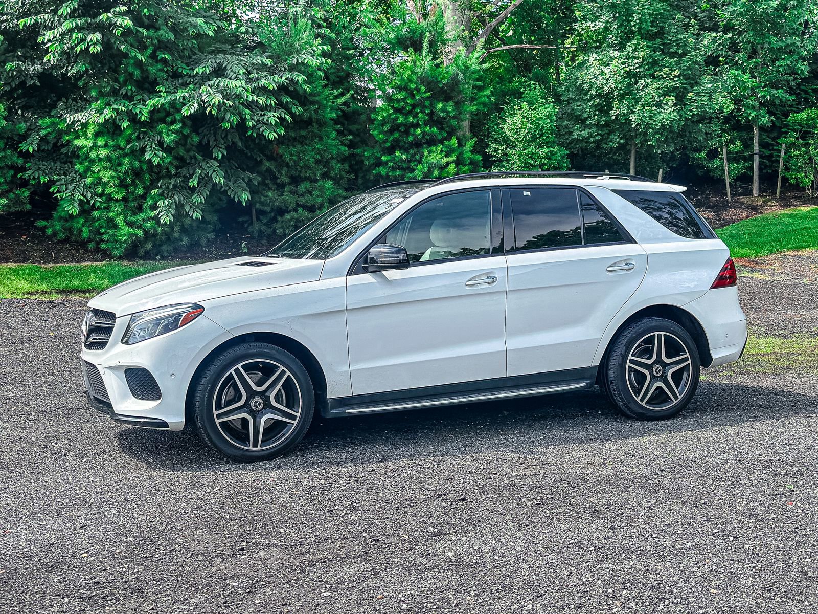Used 2018 Mercedes-Benz GLE 350 w/ Premium 2 Package image 3