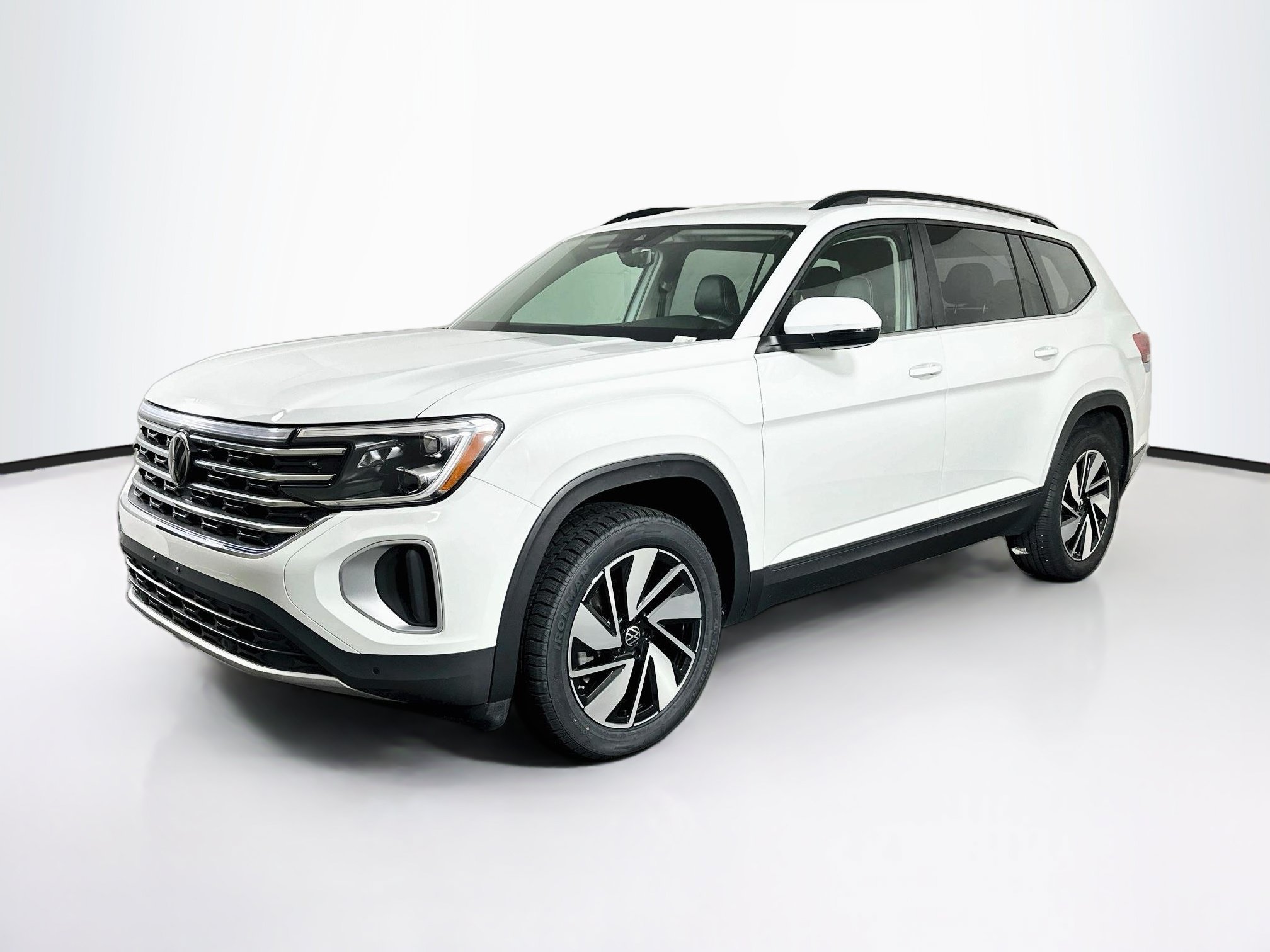 Used 2025 Volkswagen Atlas SE FWD image 3