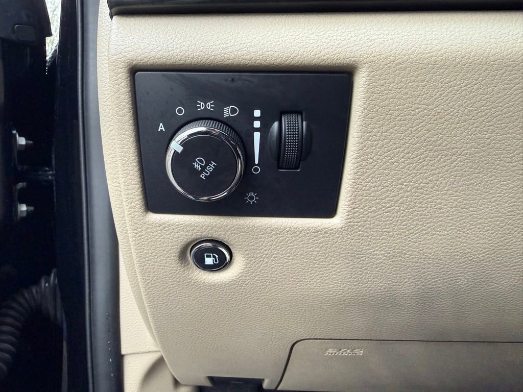 Used 2022 Jeep Grand Cherokee Laredo E image 25