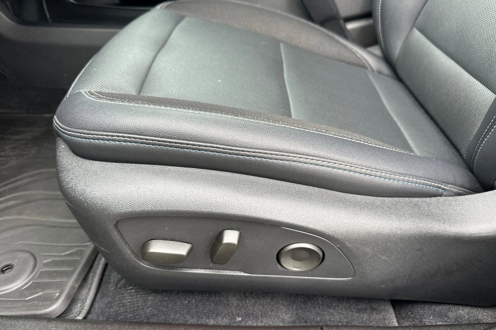 Used 2024 Chevrolet Equinox EV LT image 13