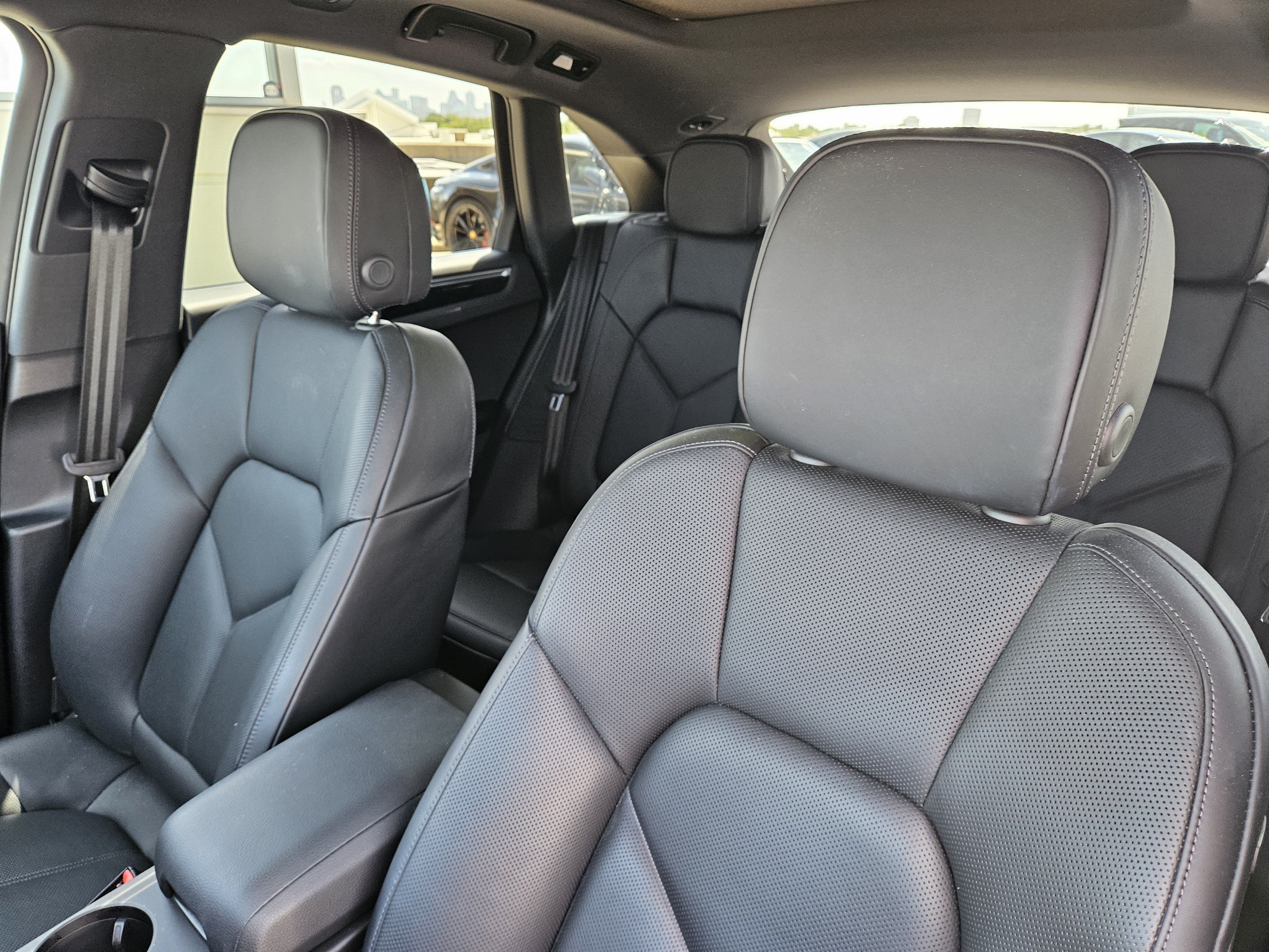 Certified 2024 Porsche Macan S AWD/4WD image 6