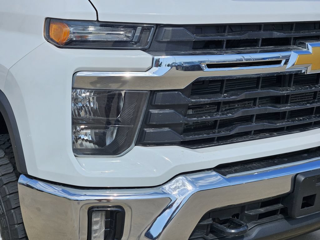 Used 2024 Chevrolet Silverado 2500 LT AWD/4WD image 8