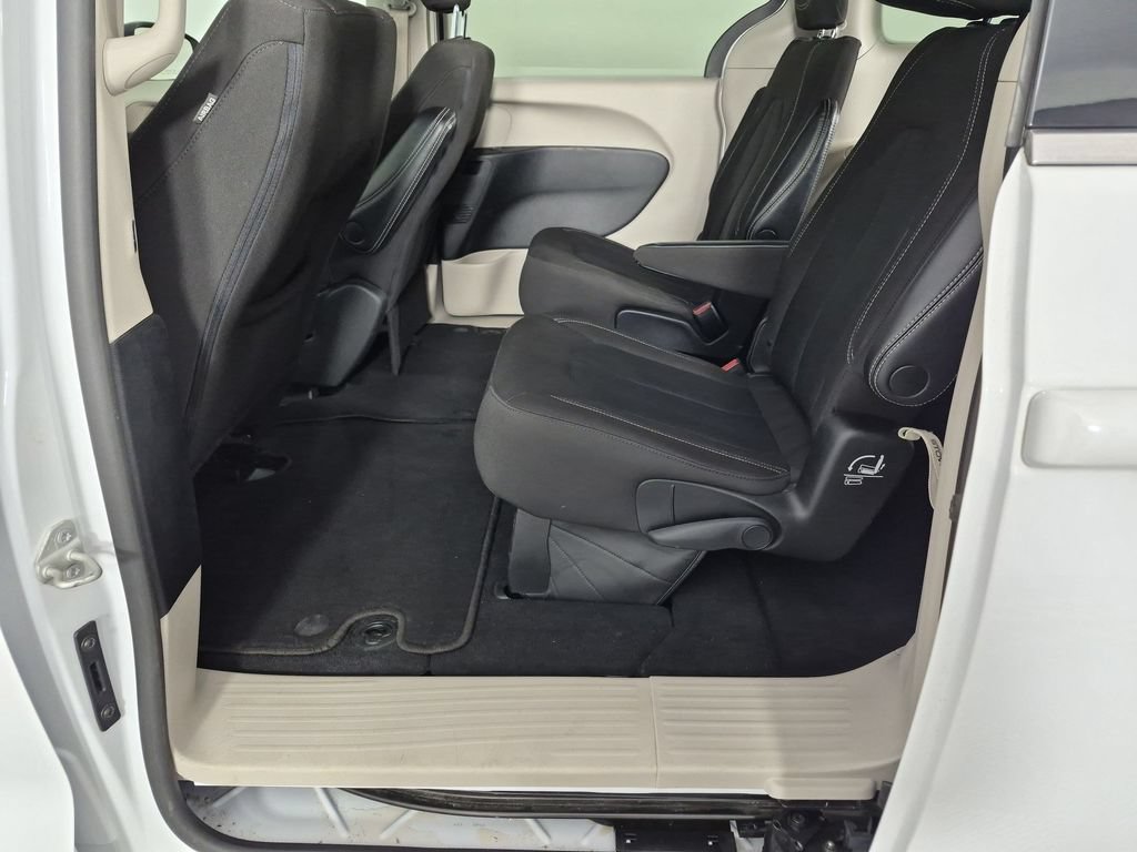 Used 2023 Chrysler Voyager LX FWD image 29