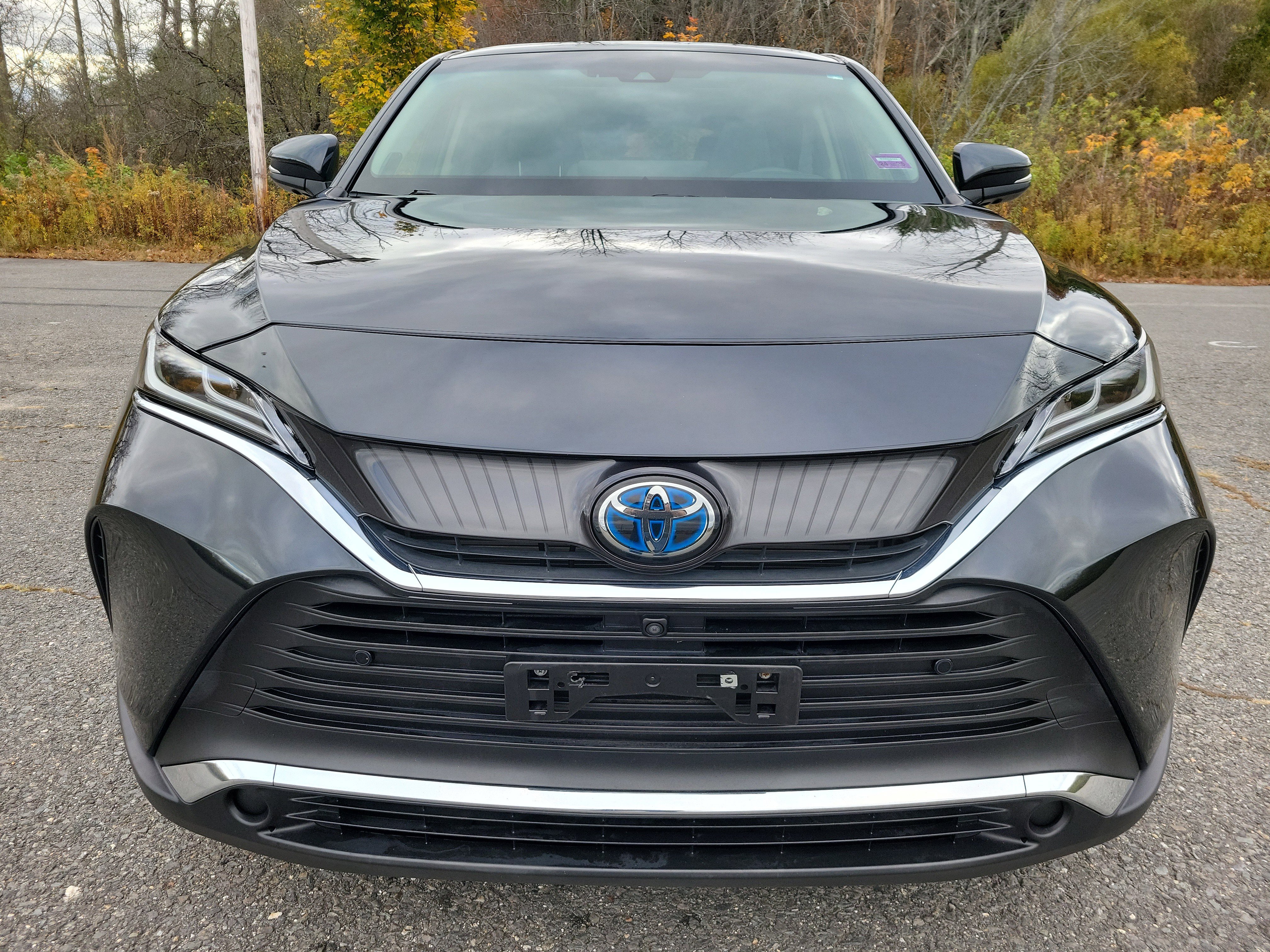 Used 2021 Toyota Venza LE image 2