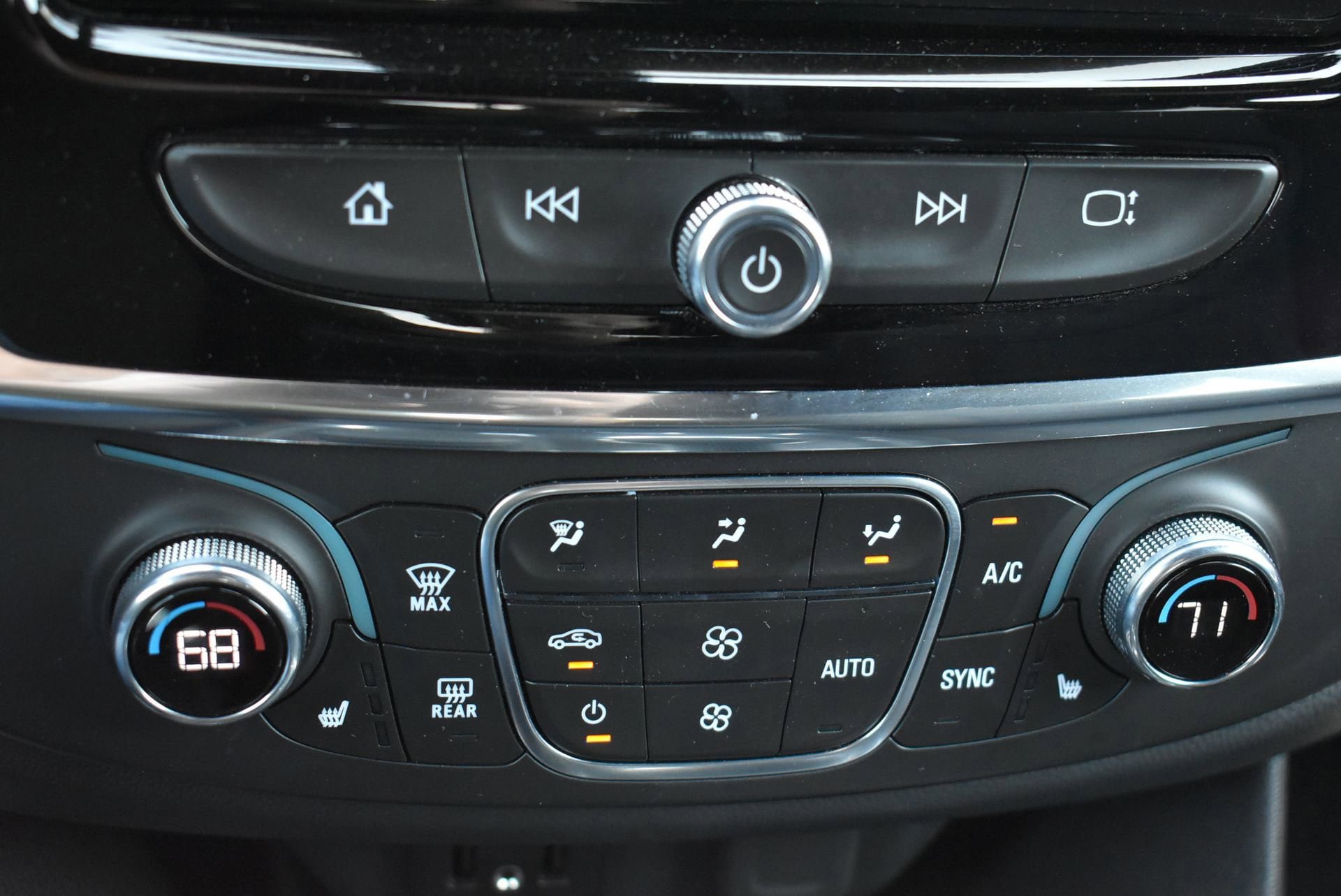 Used 2023 Chevrolet Traverse LT FWD image 31