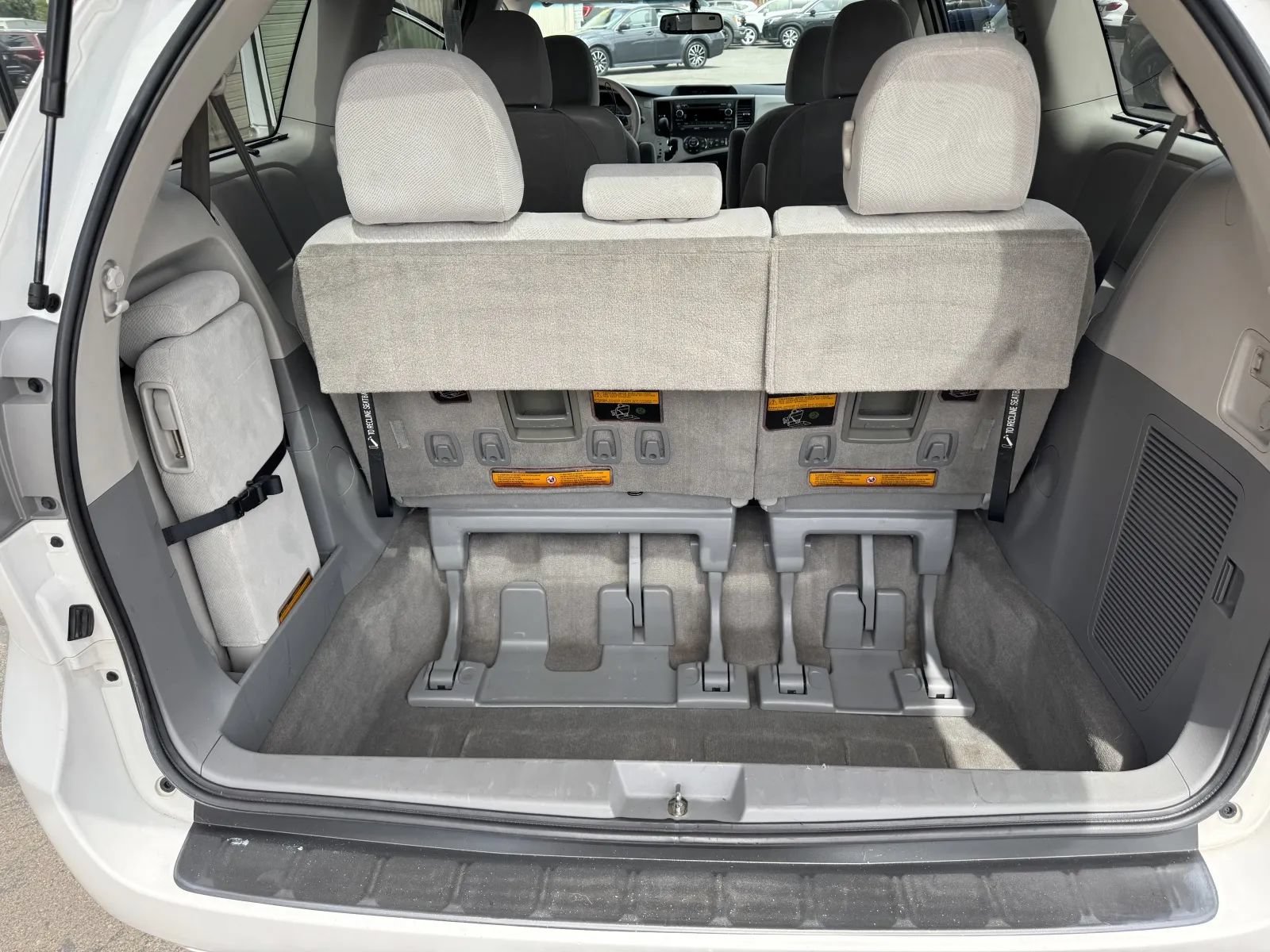 Used 2013 Toyota Sienna LE w/ Towing Pkg FWD image 35